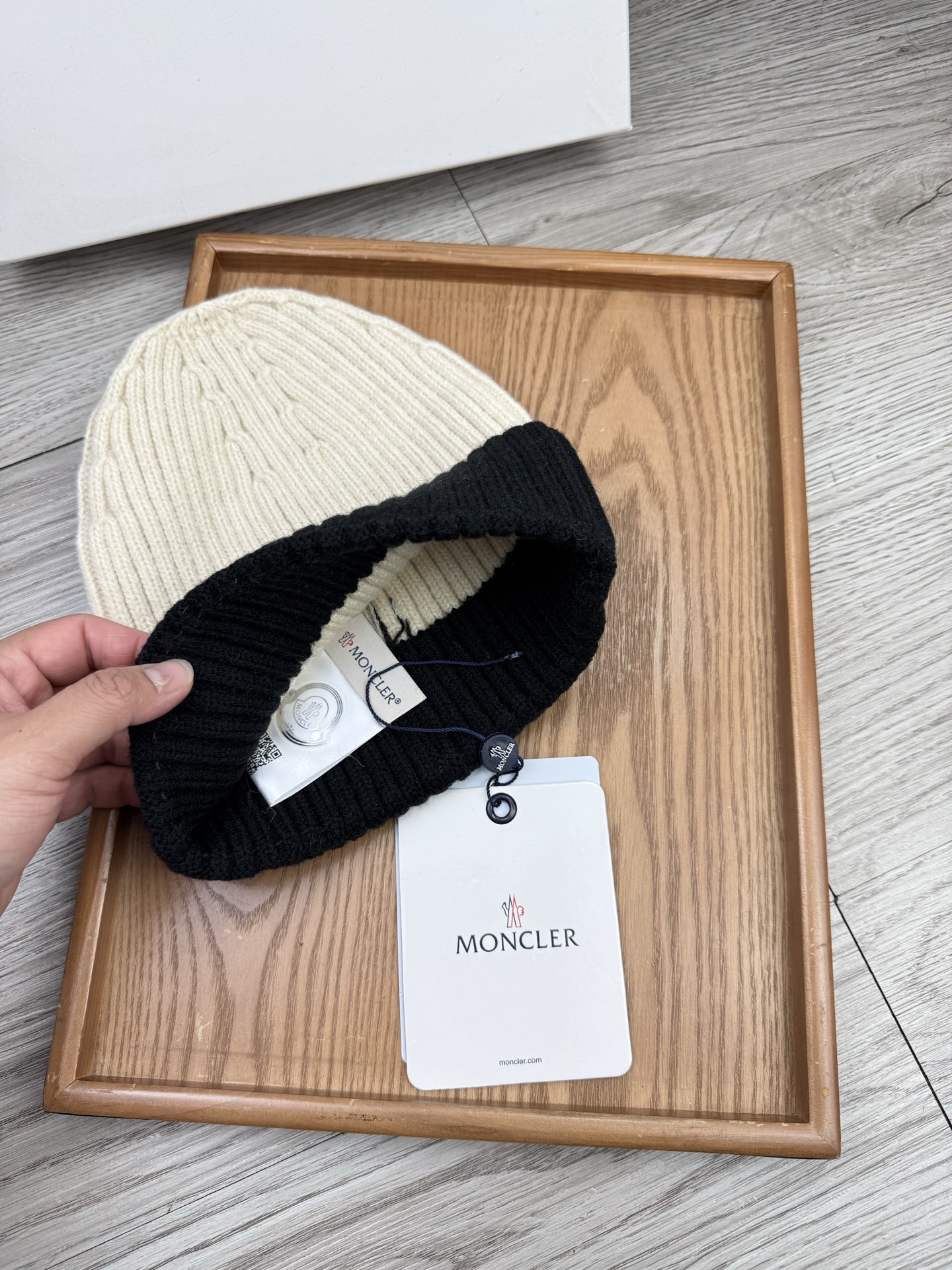 。蒙口。福利！【细毛线针织单帽】新款上架，特别实惠的一个系列帽子，面料：细毛线。密度紧致！毛线针织面料手