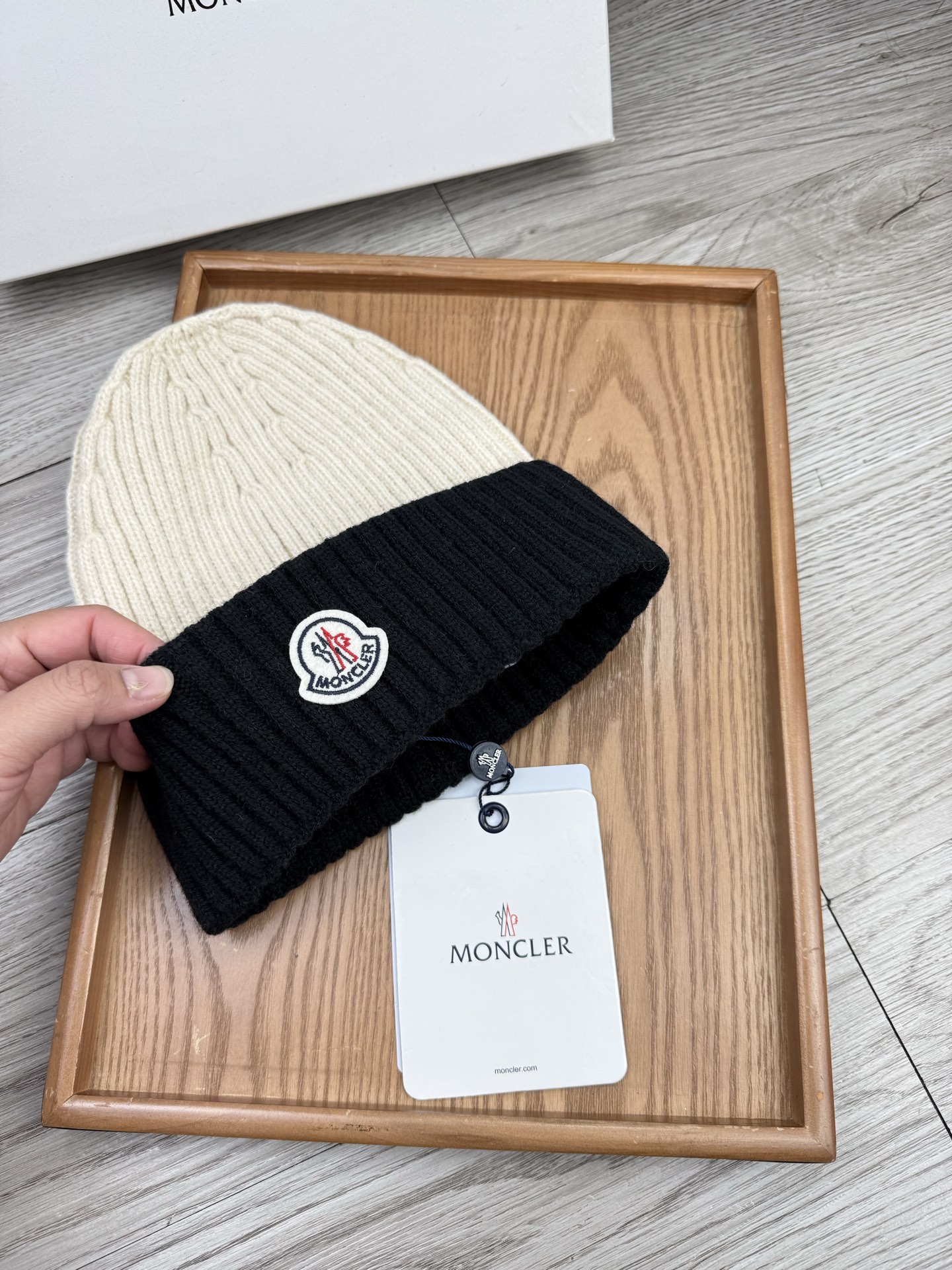 。蒙口。福利！【细毛线针织单帽】新款上架，特别实惠的一个系列帽子，面料：细毛线。密度紧致！毛线针织面料手