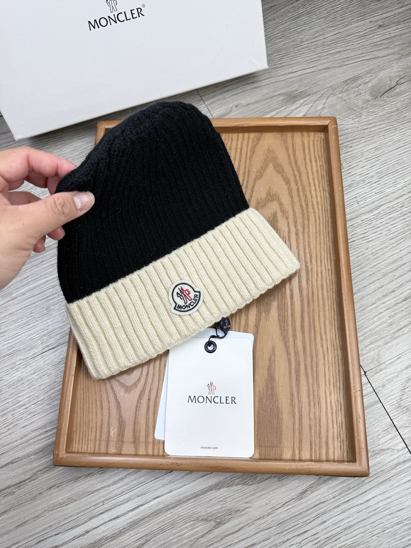 。蒙口。福利！【细毛线针织单帽】新款上架，特别实惠的一个系列帽子，面料：细毛线。密度紧致！毛线针织面料手