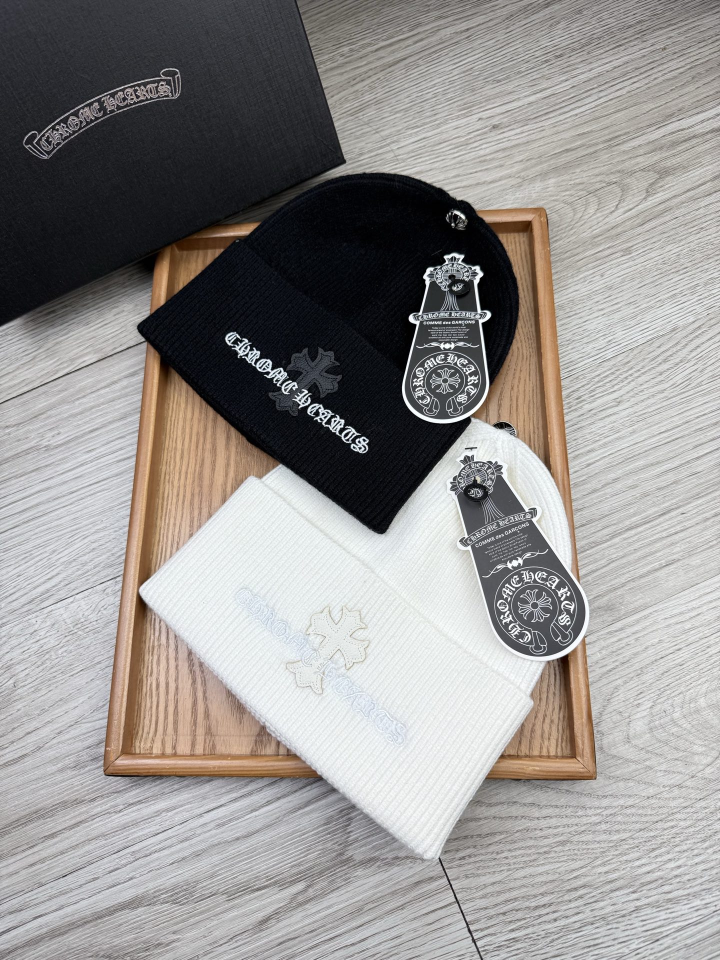 NO:587637,Special offer. Crow heart. Benefits!  [Fine wool knitted single hat] New style is on the shelves, a particularly affordable series of hats, the fabric is fine wool. The density is tight!  Wool knitted fabric feels comfortable and breathable!  Fashionable and chic!  A must-have item for going out on the street, age-reducing, fashionable, and very generous!  The shape of the hat is very nice!  And the price is very beautiful!  It’s a great item to give as a gift or for personal use!  !  Complete trademark hangtags!  !  There are many styles and colors!  Hats, bucket hats, baseball caps, knitted hats, hats, chrome hearts, espadrilles, hats19860909特价.克罗心.福利！【细毛线针织单帽】新款上架,特别实惠的一个系列帽子,面料细毛线.密度紧致！毛线针织面料手感舒适透气性好！款式新颖别致！出街必备单品,减龄又时尚,非常大方！帽型特别好看！而且价格非常美丽！送人自用都是非常不错的一款单品哦！！商标吊牌齐全！！款式多多,颜色多多！帽子渔夫帽棒球帽针织帽,帽子,chrome hearts,espadrilles,hats,hat