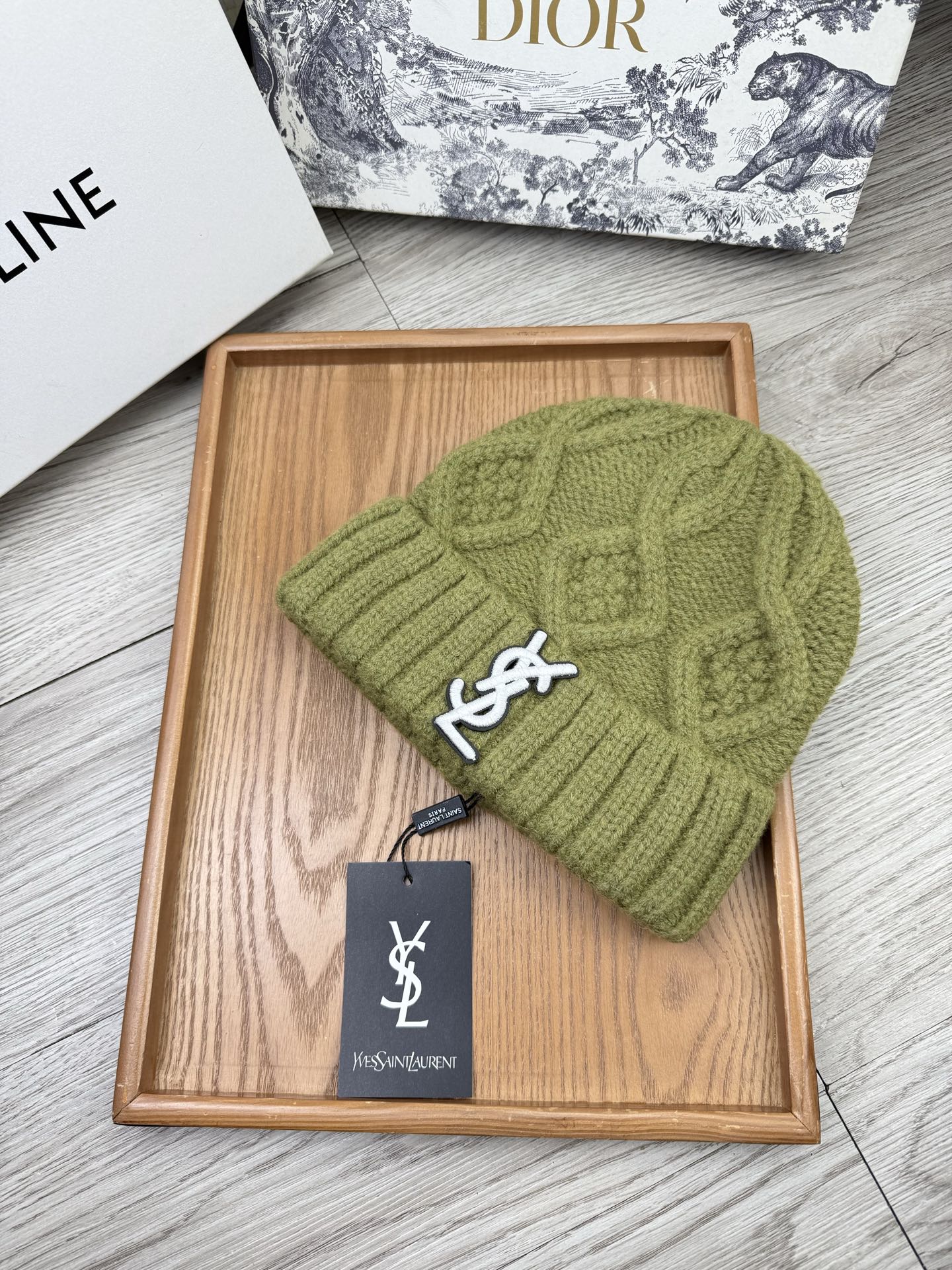 。YSL。福利！【细毛线针织单帽】新款上架，特别实惠的一个系列帽子，面料：细毛线。密度紧致！毛线针织面料