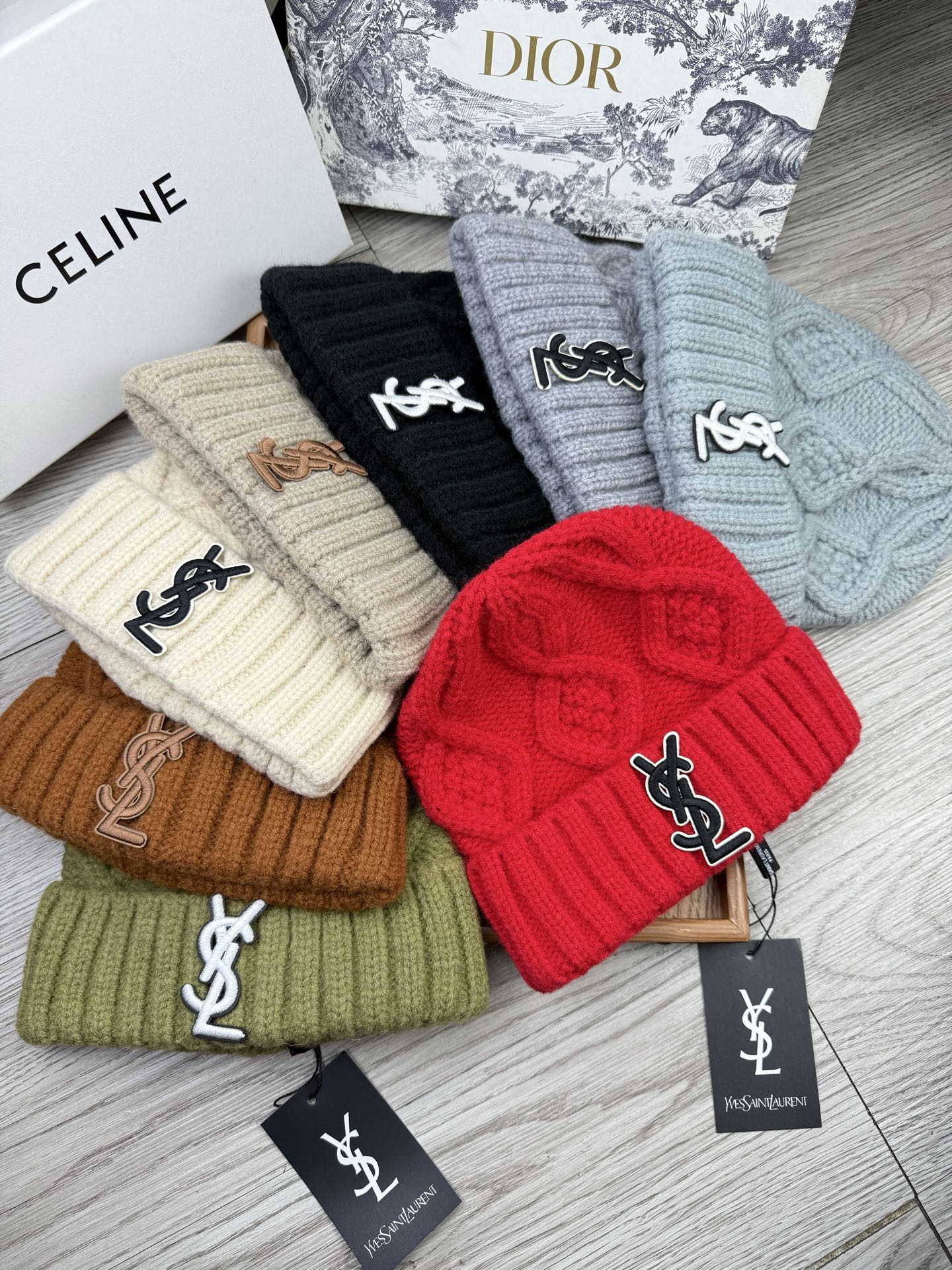 。YSL。福利！【细毛线针织单帽】新款上架，特别实惠的一个系列帽子，面料：细毛线。密度紧致！毛线针织面料