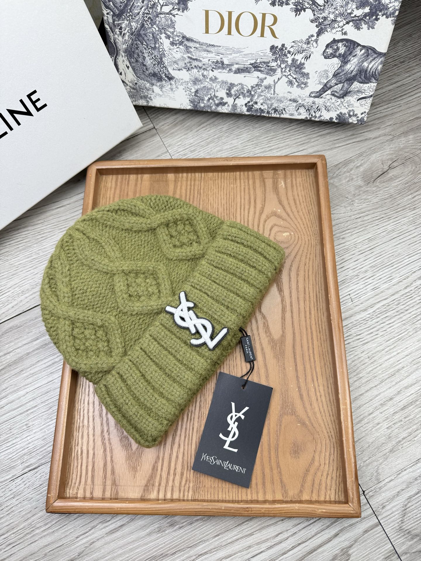 。YSL。福利！【细毛线针织单帽】新款上架，特别实惠的一个系列帽子，面料：细毛线。密度紧致！毛线针织面料