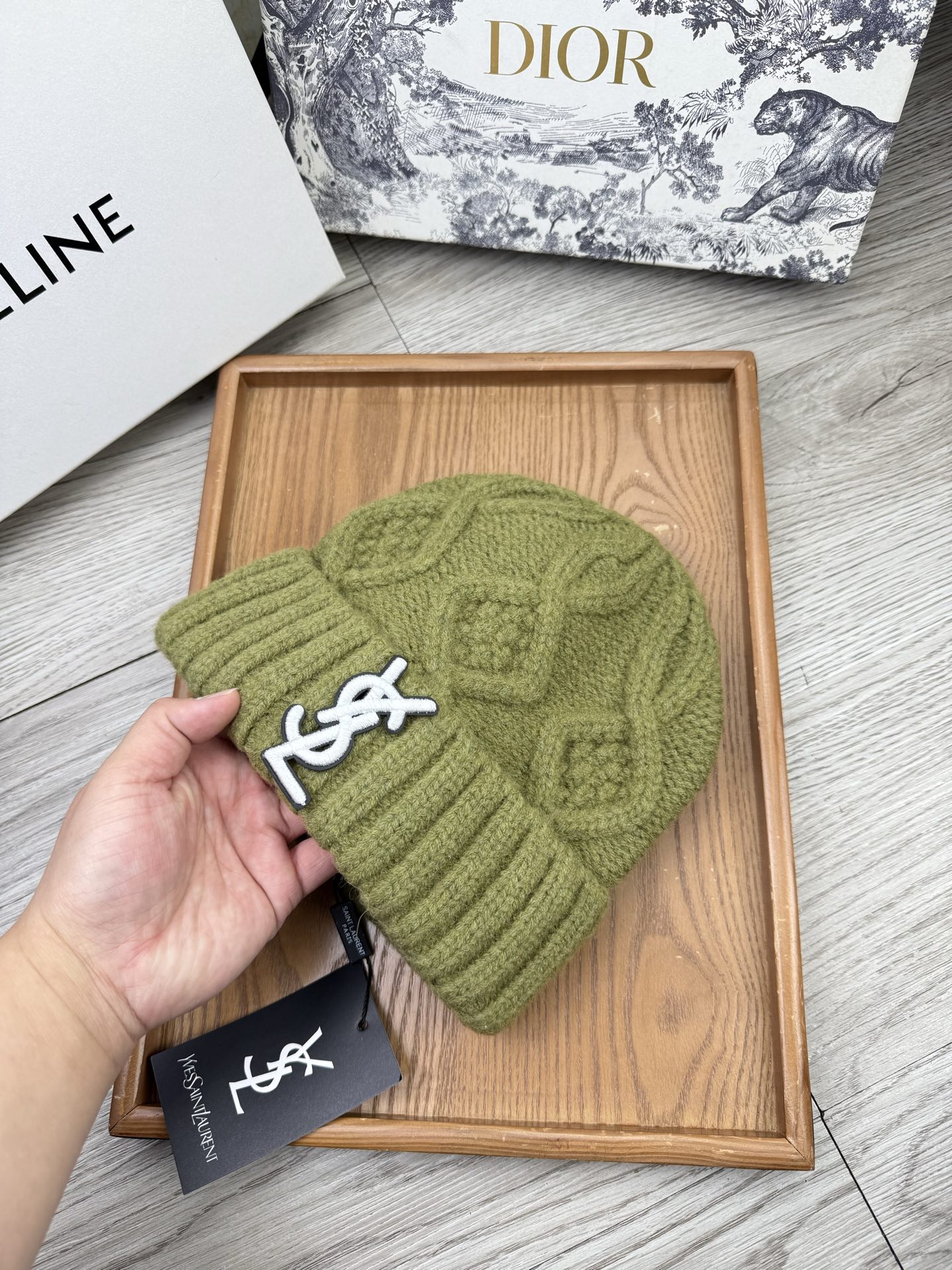 。YSL。福利！【细毛线针织单帽】新款上架，特别实惠的一个系列帽子，面料：细毛线。密度紧致！毛线针织面料