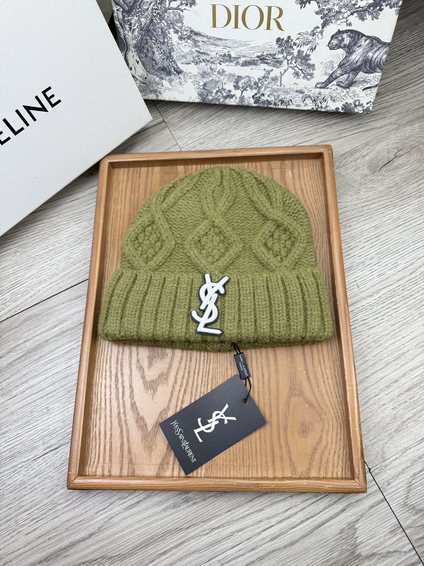 。YSL。福利！【细毛线针织单帽】新款上架，特别实惠的一个系列帽子，面料：细毛线。密度紧致！毛线针织面料