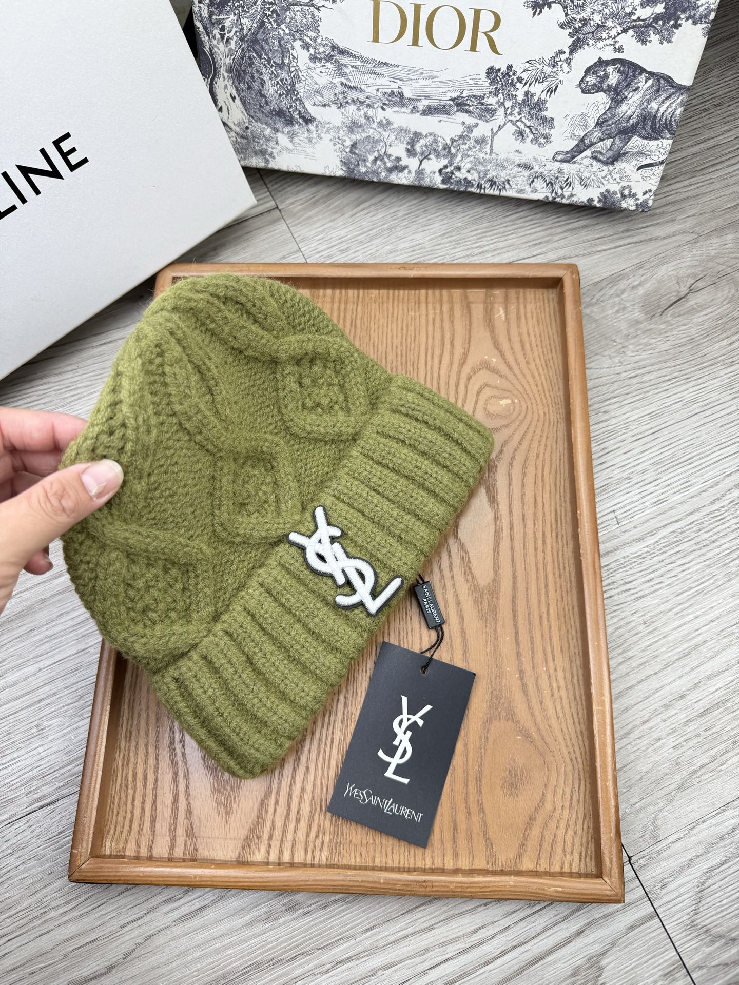 。YSL。福利！【细毛线针织单帽】新款上架，特别实惠的一个系列帽子，面料：细毛线。密度紧致！毛线针织面料