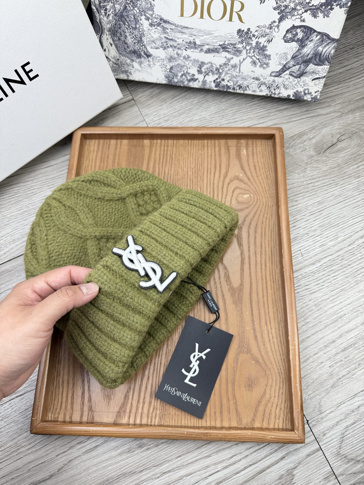 。YSL。福利！【细毛线针织单帽】新款上架，特别实惠的一个系列帽子，面料：细毛线。密度紧致！毛线针织面料