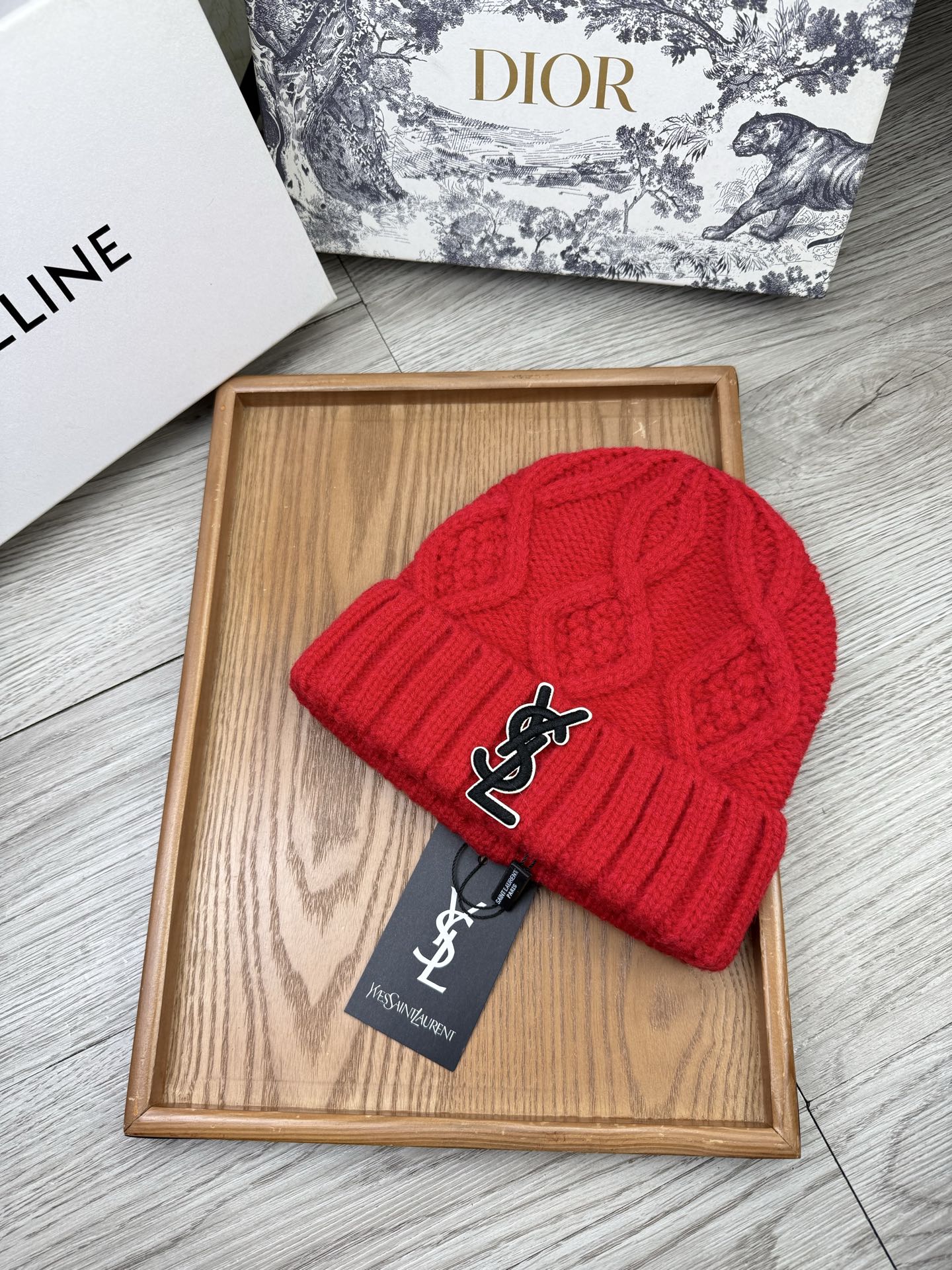 。YSL。福利！【细毛线针织单帽】新款上架，特别实惠的一个系列帽子，面料：细毛线。密度紧致！毛线针织面料