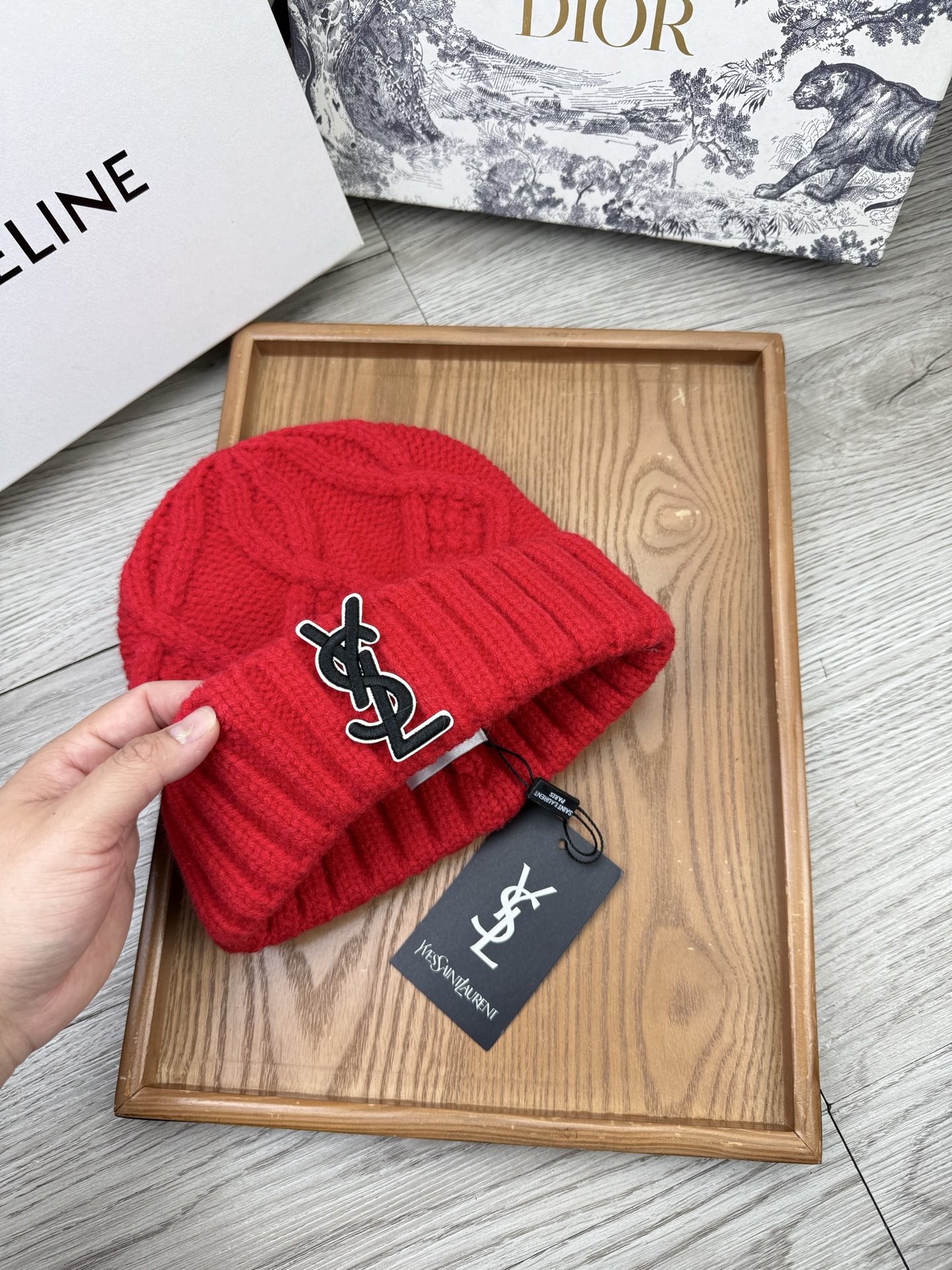 。YSL。福利！【细毛线针织单帽】新款上架，特别实惠的一个系列帽子，面料：细毛线。密度紧致！毛线针织面料