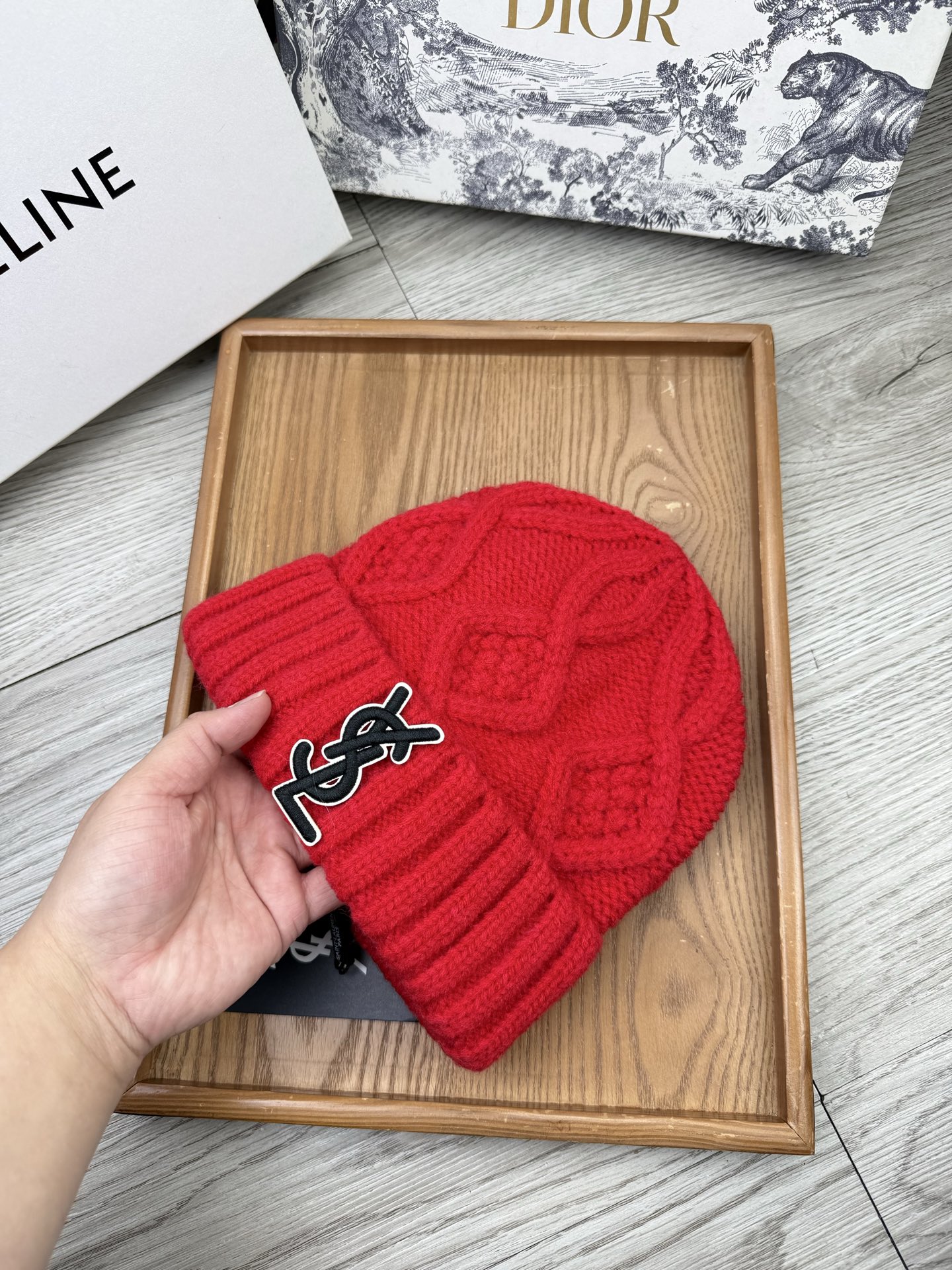 。YSL。福利！【细毛线针织单帽】新款上架，特别实惠的一个系列帽子，面料：细毛线。密度紧致！毛线针织面料