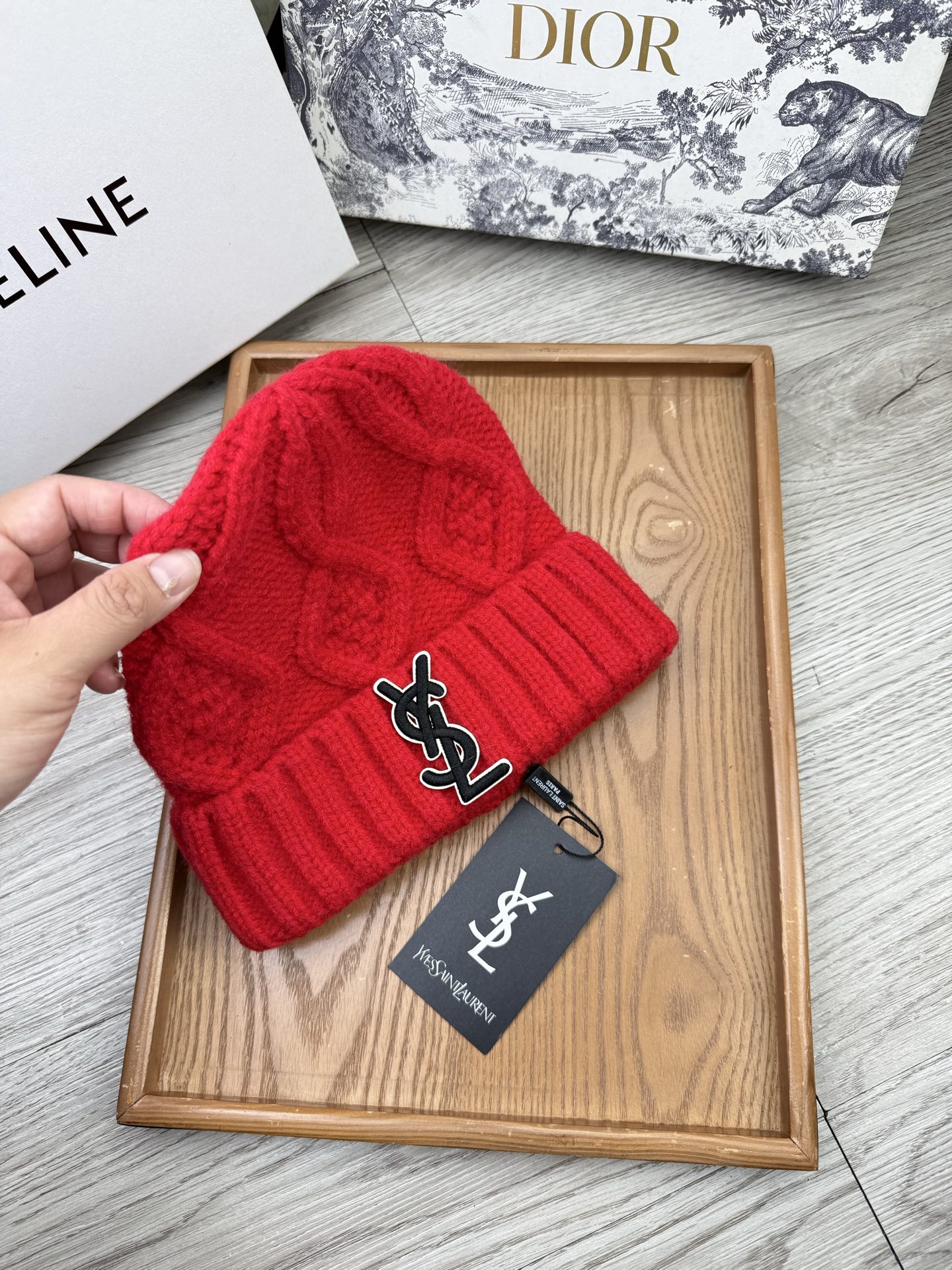 。YSL。福利！【细毛线针织单帽】新款上架，特别实惠的一个系列帽子，面料：细毛线。密度紧致！毛线针织面料