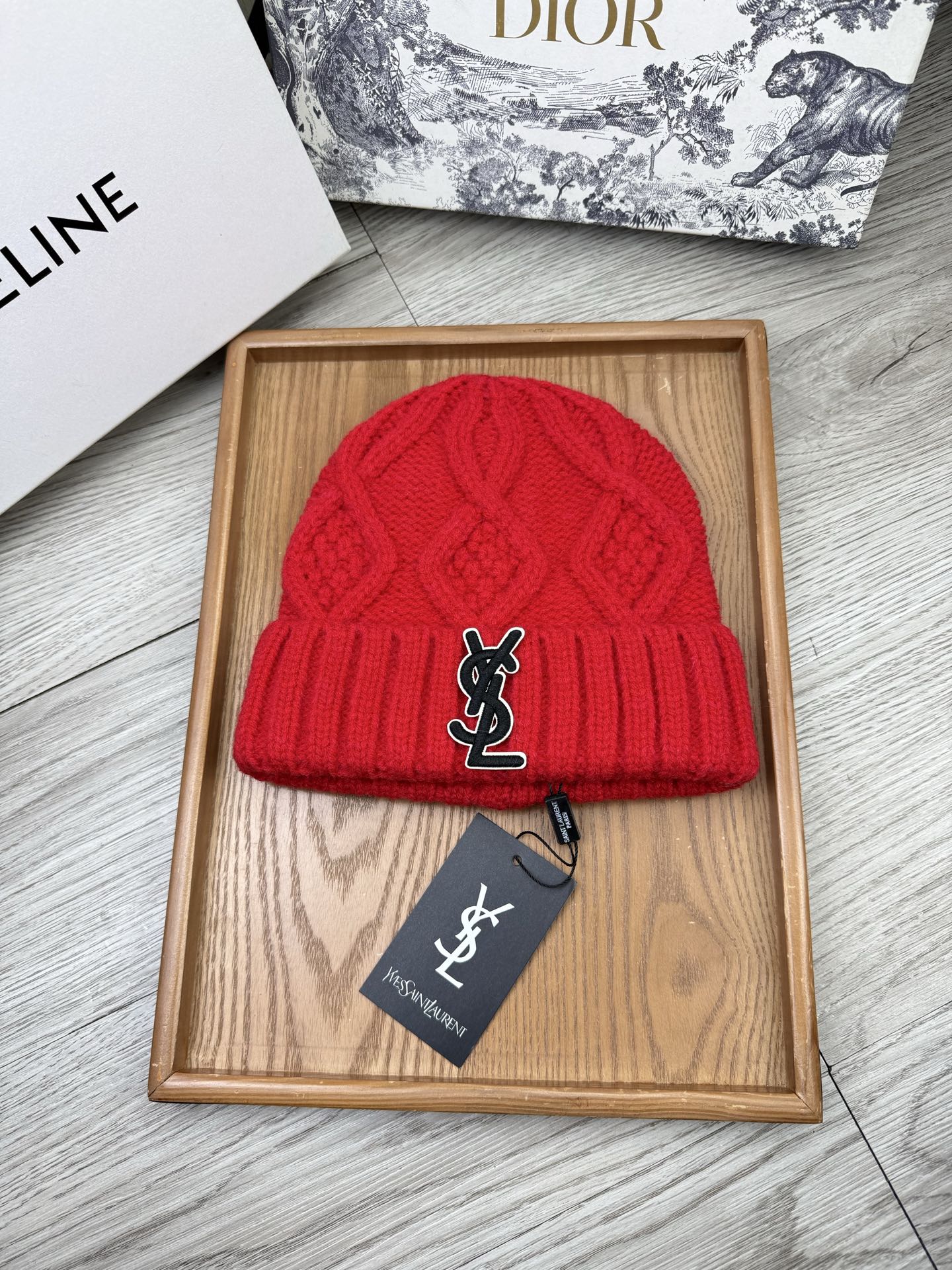 。YSL。福利！【细毛线针织单帽】新款上架，特别实惠的一个系列帽子，面料：细毛线。密度紧致！毛线针织面料