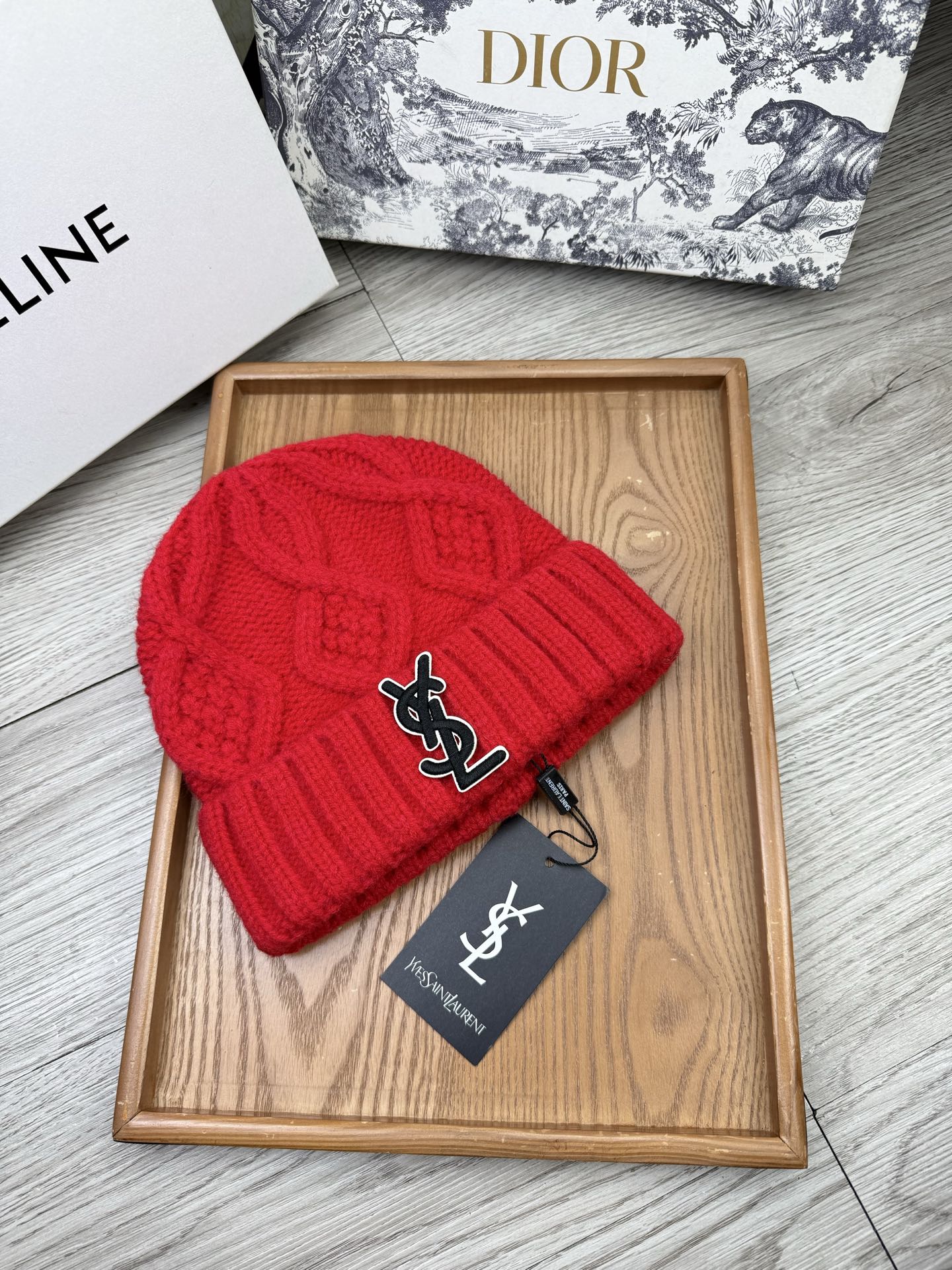 。YSL。福利！【细毛线针织单帽】新款上架，特别实惠的一个系列帽子，面料：细毛线。密度紧致！毛线针织面料