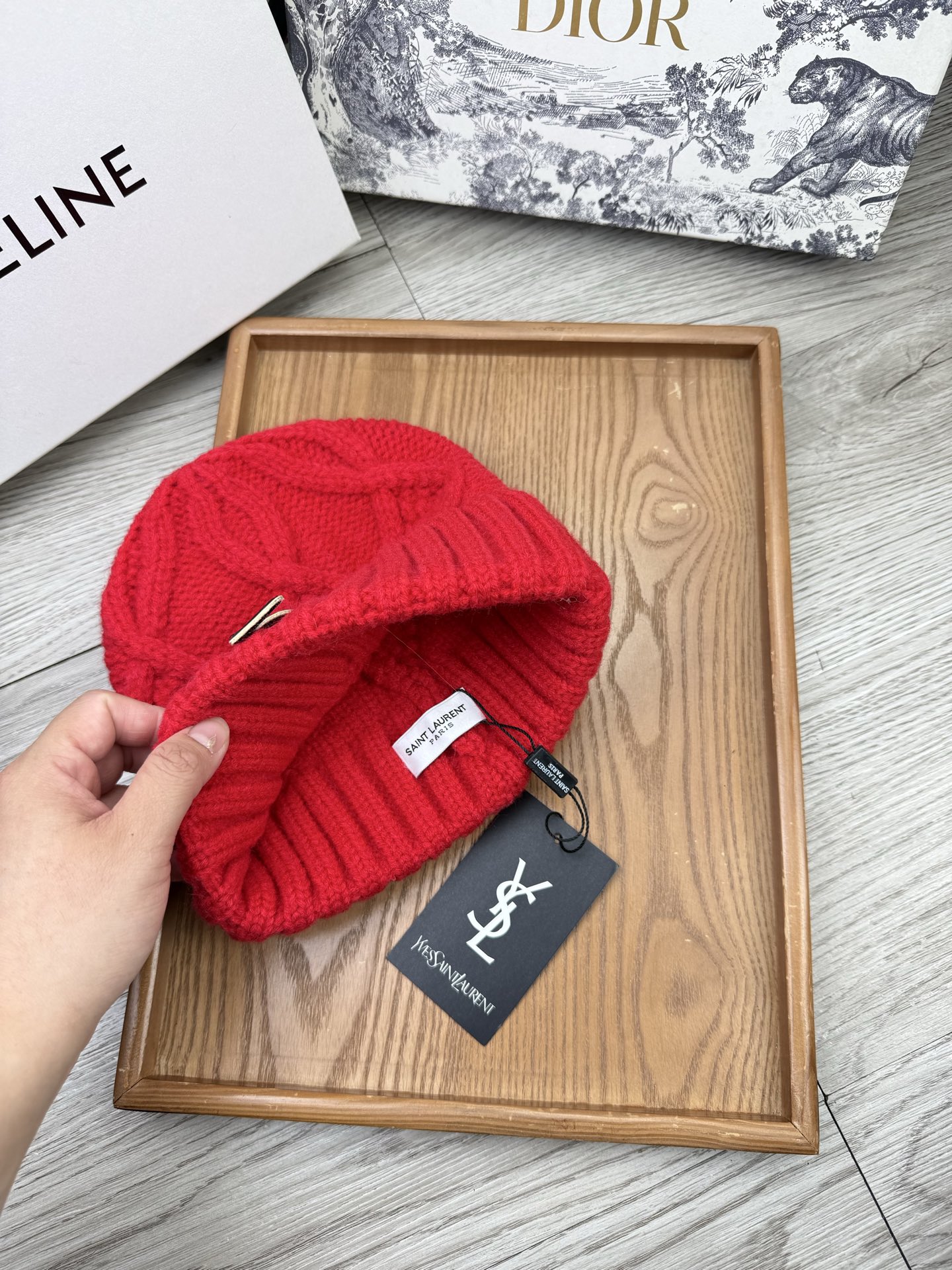 。YSL。福利！【细毛线针织单帽】新款上架，特别实惠的一个系列帽子，面料：细毛线。密度紧致！毛线针织面料