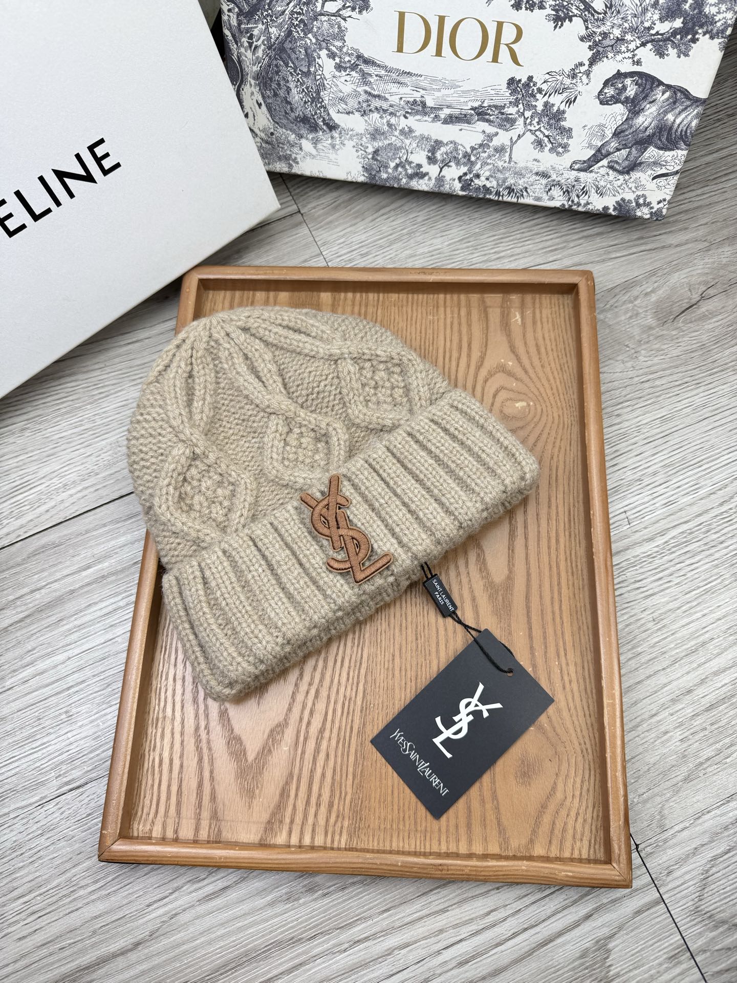 。YSL。福利！【细毛线针织单帽】新款上架，特别实惠的一个系列帽子，面料：细毛线。密度紧致！毛线针织面料