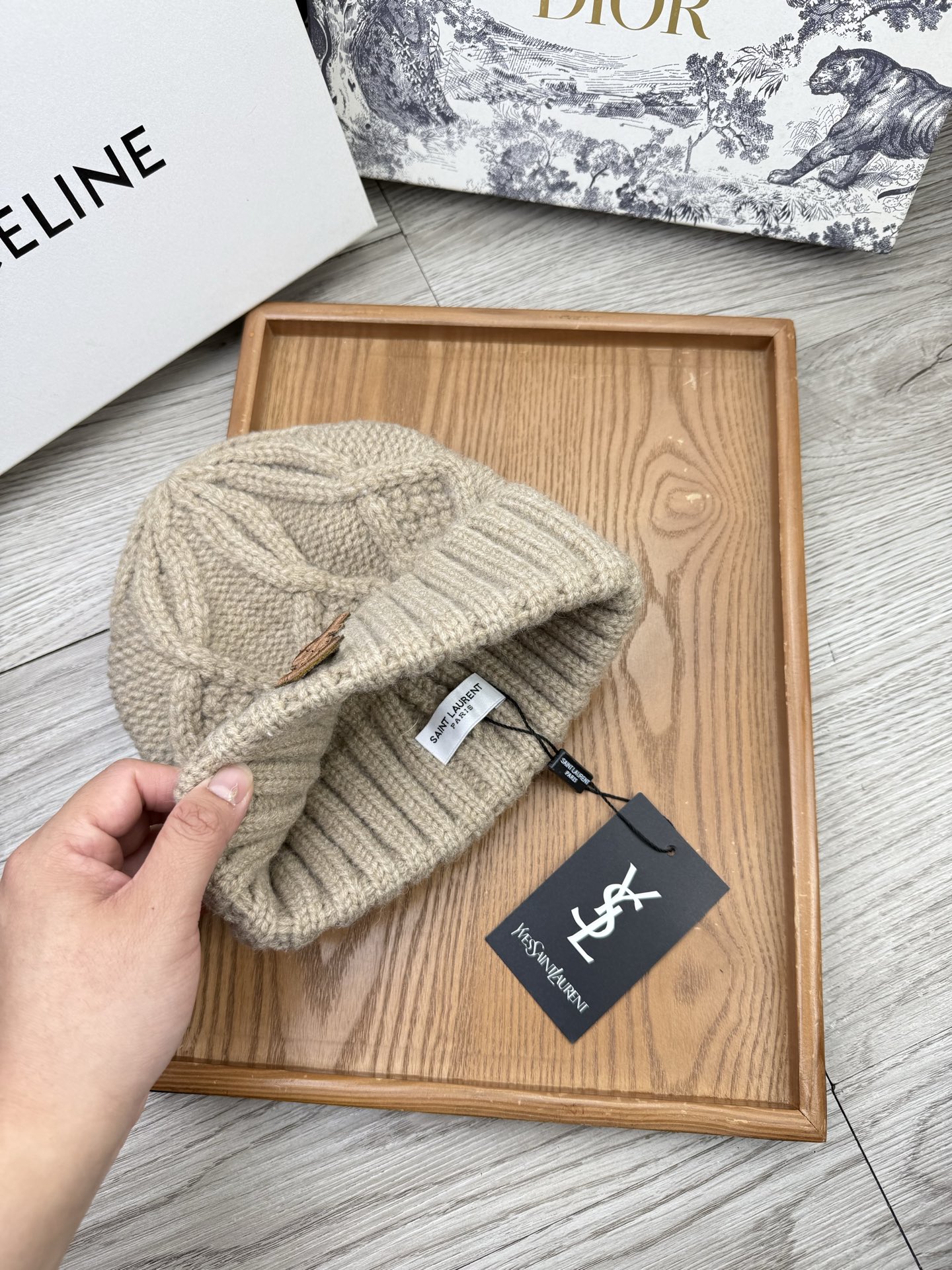 。YSL。福利！【细毛线针织单帽】新款上架，特别实惠的一个系列帽子，面料：细毛线。密度紧致！毛线针织面料