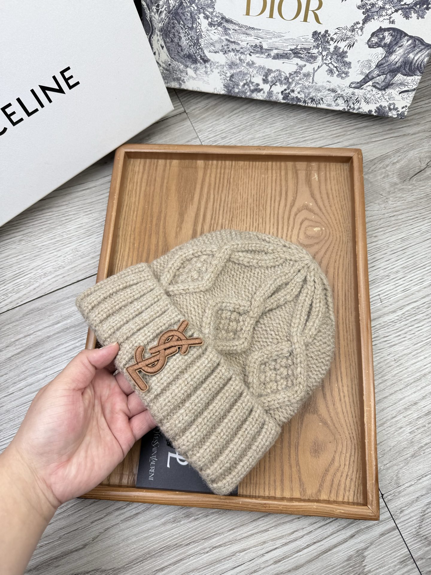 。YSL。福利！【细毛线针织单帽】新款上架，特别实惠的一个系列帽子，面料：细毛线。密度紧致！毛线针织面料