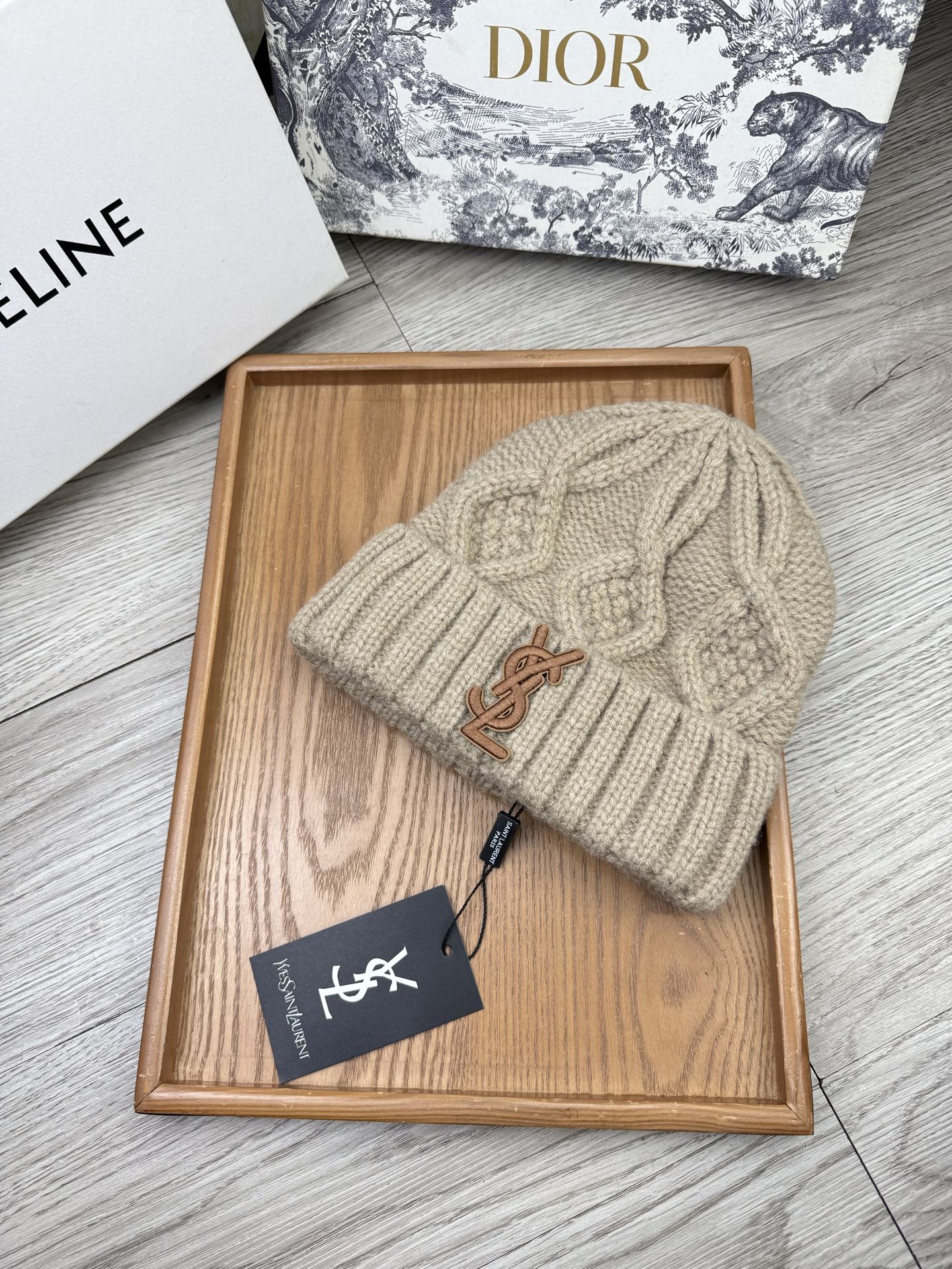 。YSL。福利！【细毛线针织单帽】新款上架，特别实惠的一个系列帽子，面料：细毛线。密度紧致！毛线针织面料