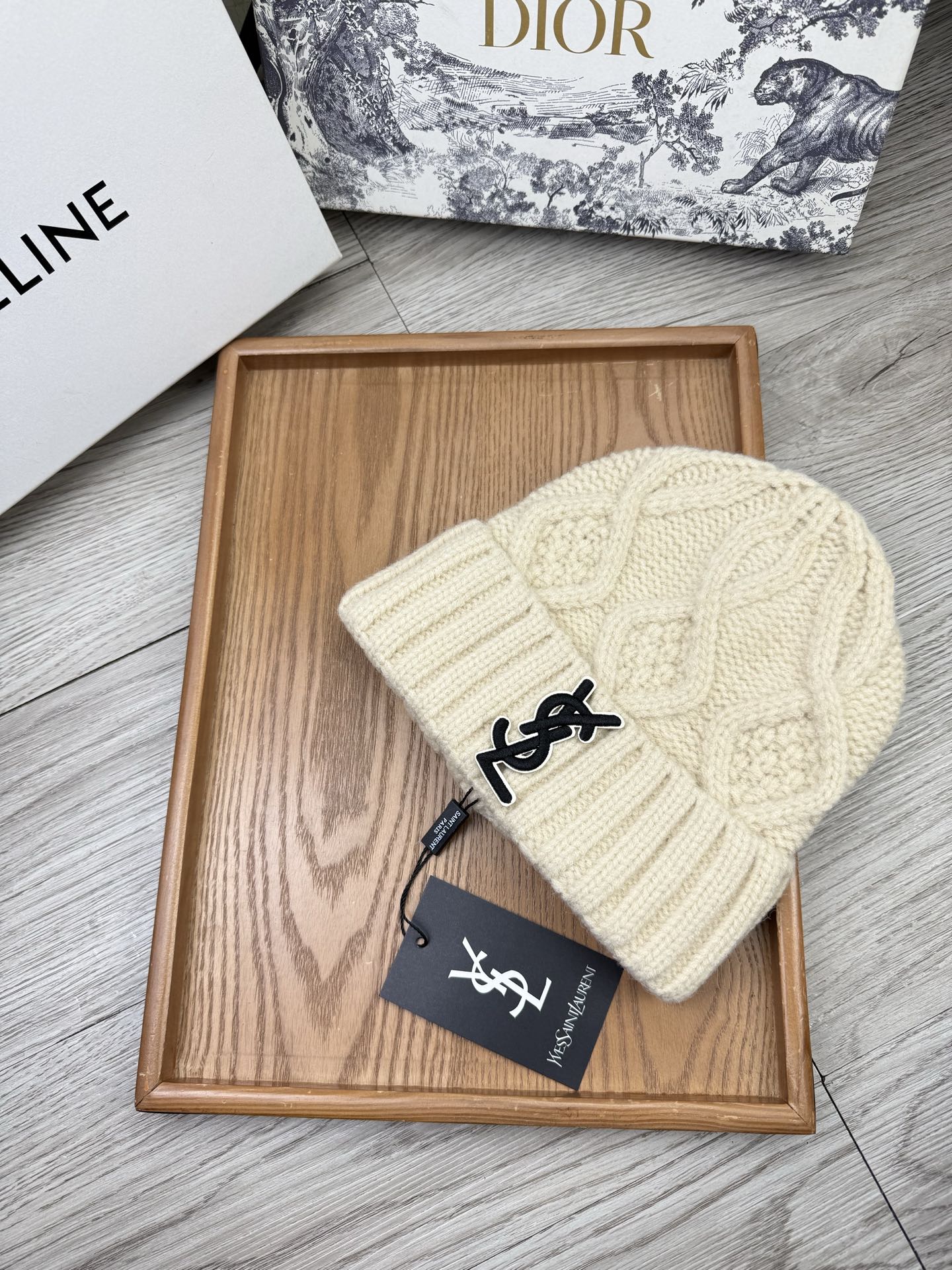 。YSL。福利！【细毛线针织单帽】新款上架，特别实惠的一个系列帽子，面料：细毛线。密度紧致！毛线针织面料