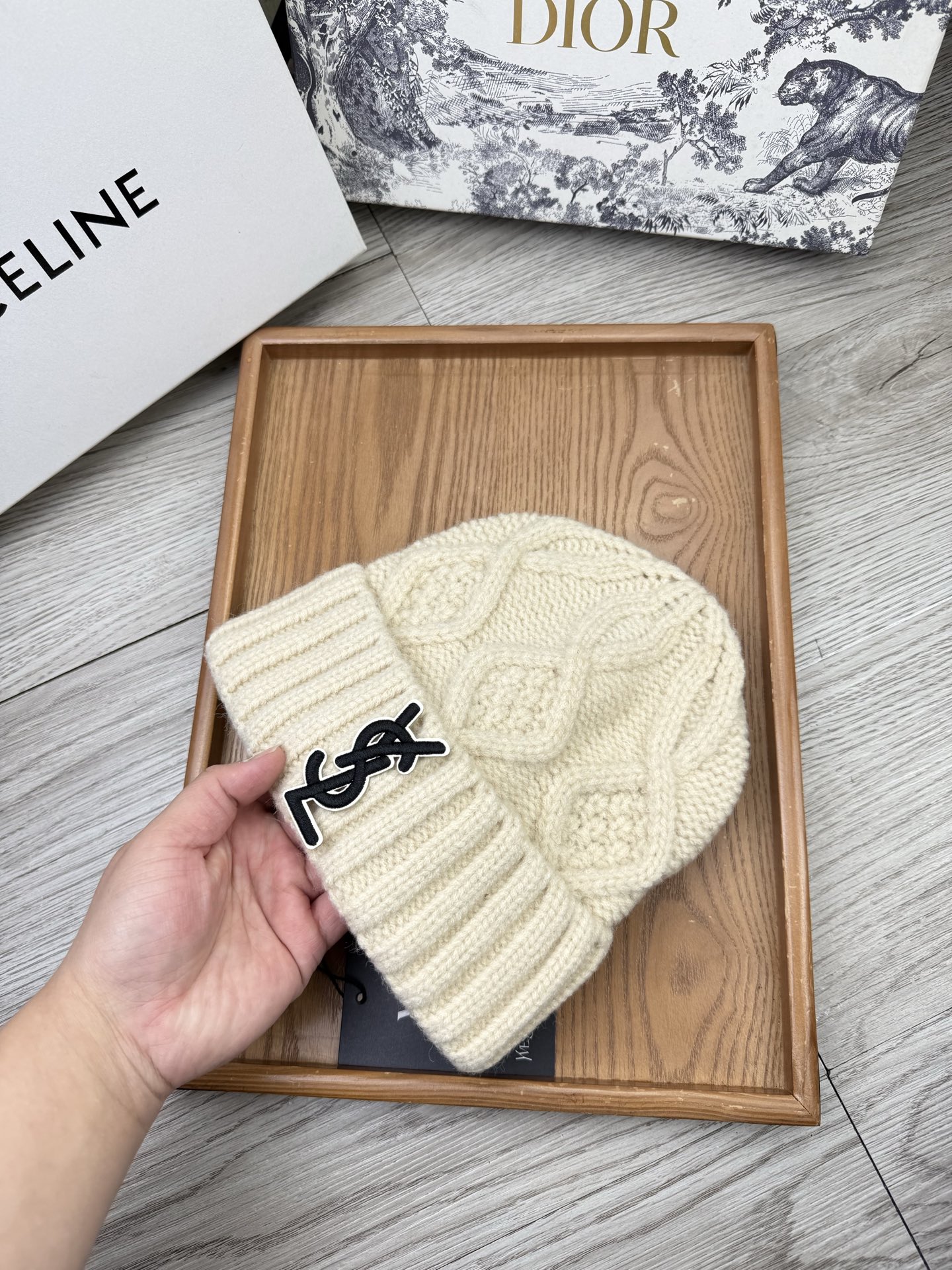 。YSL。福利！【细毛线针织单帽】新款上架，特别实惠的一个系列帽子，面料：细毛线。密度紧致！毛线针织面料