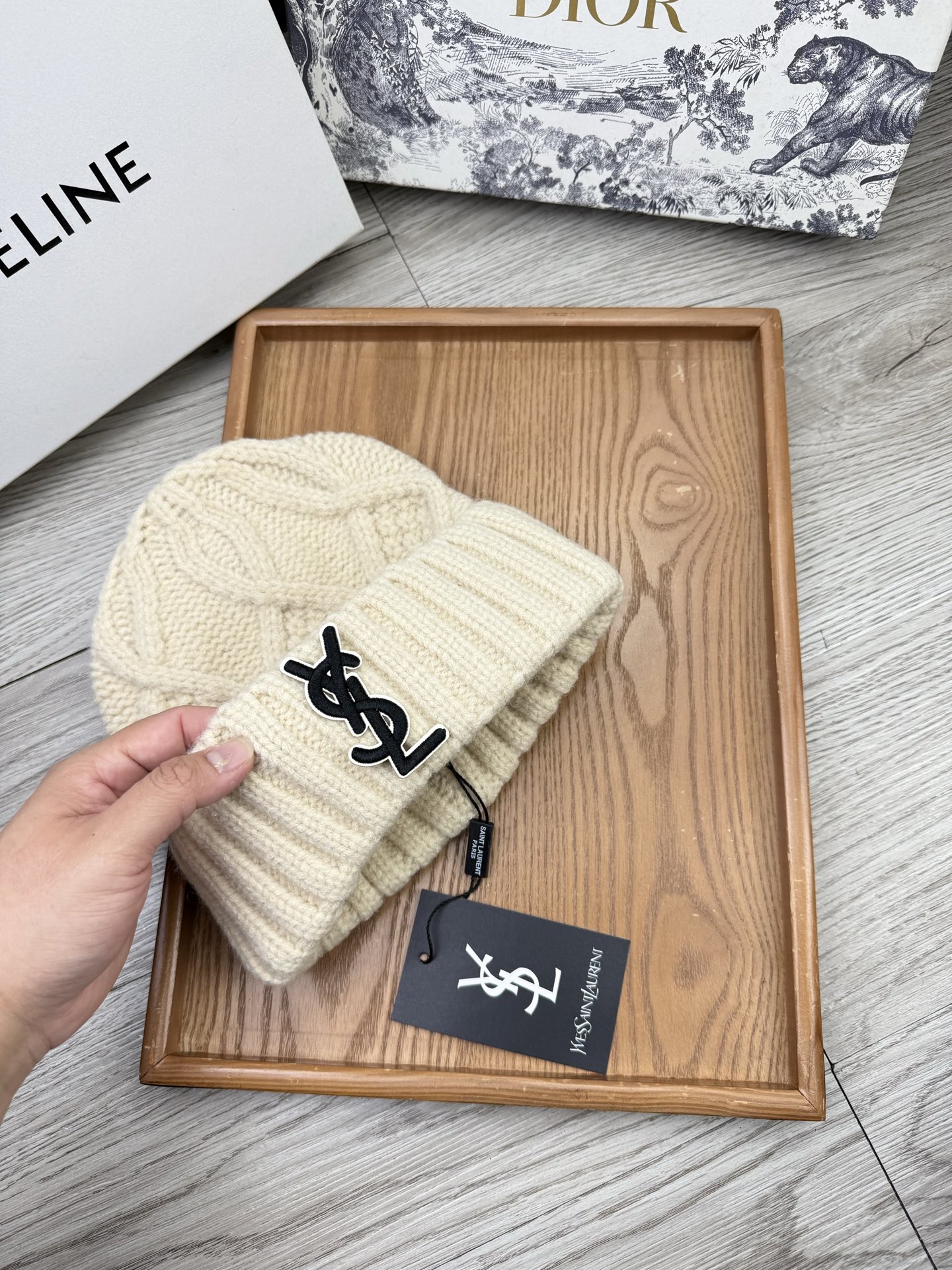 。YSL。福利！【细毛线针织单帽】新款上架，特别实惠的一个系列帽子，面料：细毛线。密度紧致！毛线针织面料