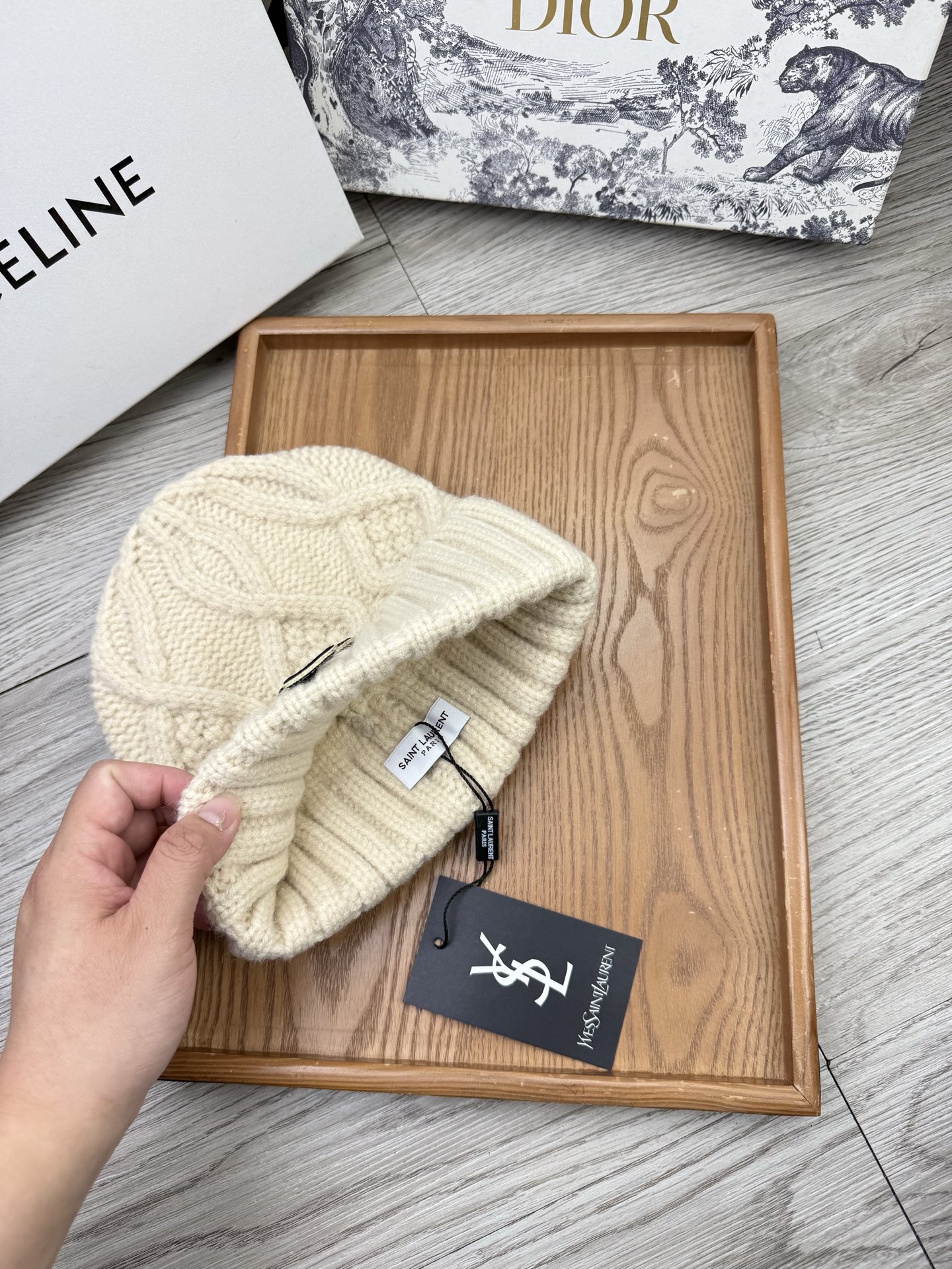 。YSL。福利！【细毛线针织单帽】新款上架，特别实惠的一个系列帽子，面料：细毛线。密度紧致！毛线针织面料