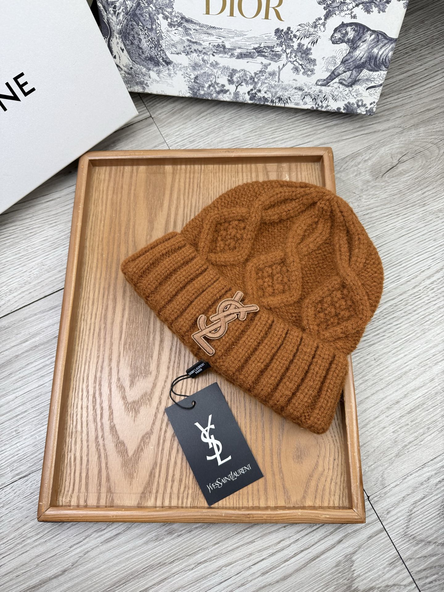 。YSL。福利！【细毛线针织单帽】新款上架，特别实惠的一个系列帽子，面料：细毛线。密度紧致！毛线针织面料