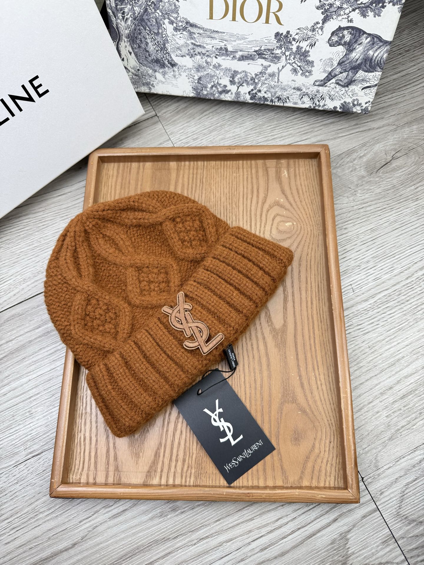 。YSL。福利！【细毛线针织单帽】新款上架，特别实惠的一个系列帽子，面料：细毛线。密度紧致！毛线针织面料