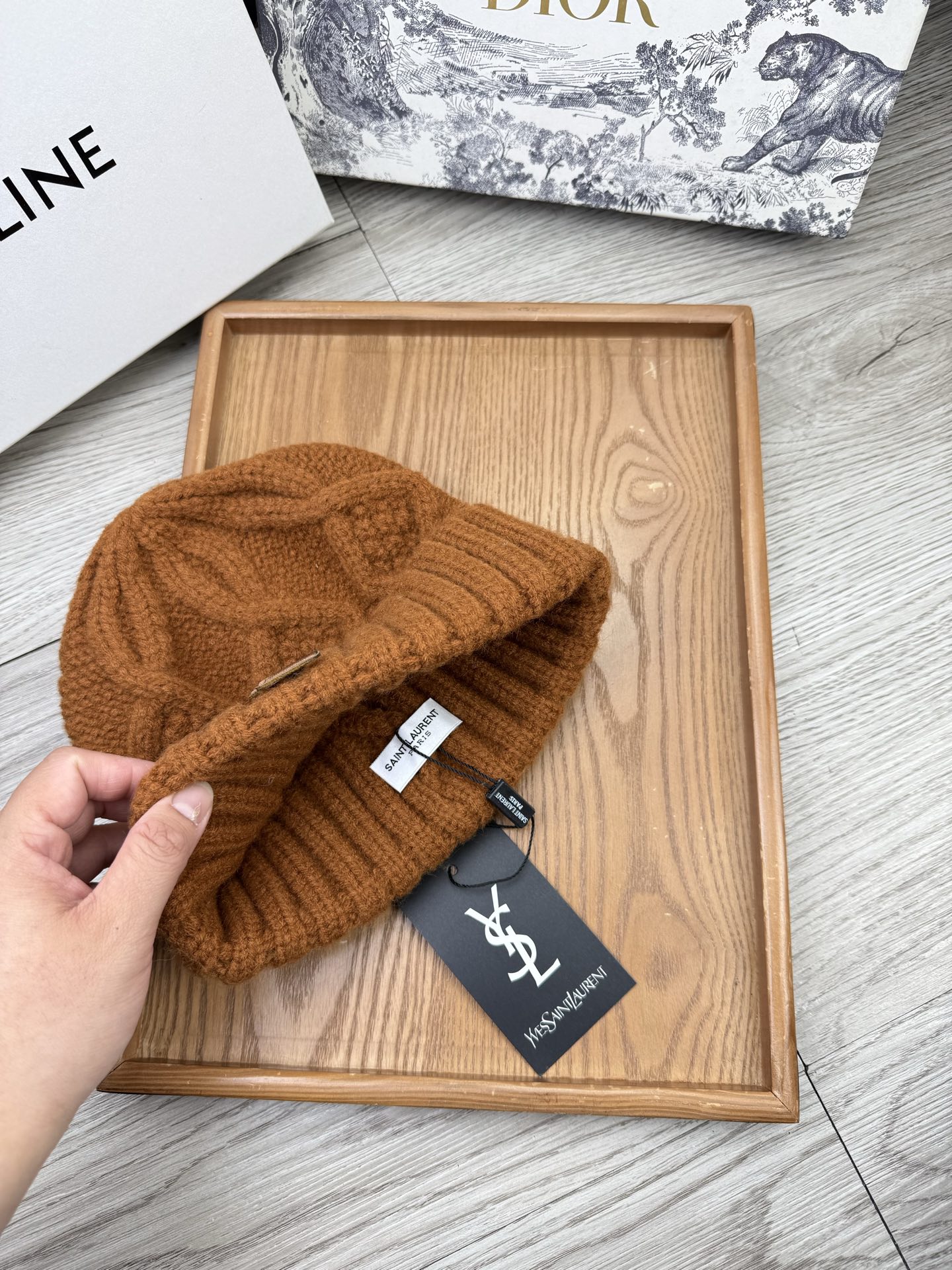 。YSL。福利！【细毛线针织单帽】新款上架，特别实惠的一个系列帽子，面料：细毛线。密度紧致！毛线针织面料