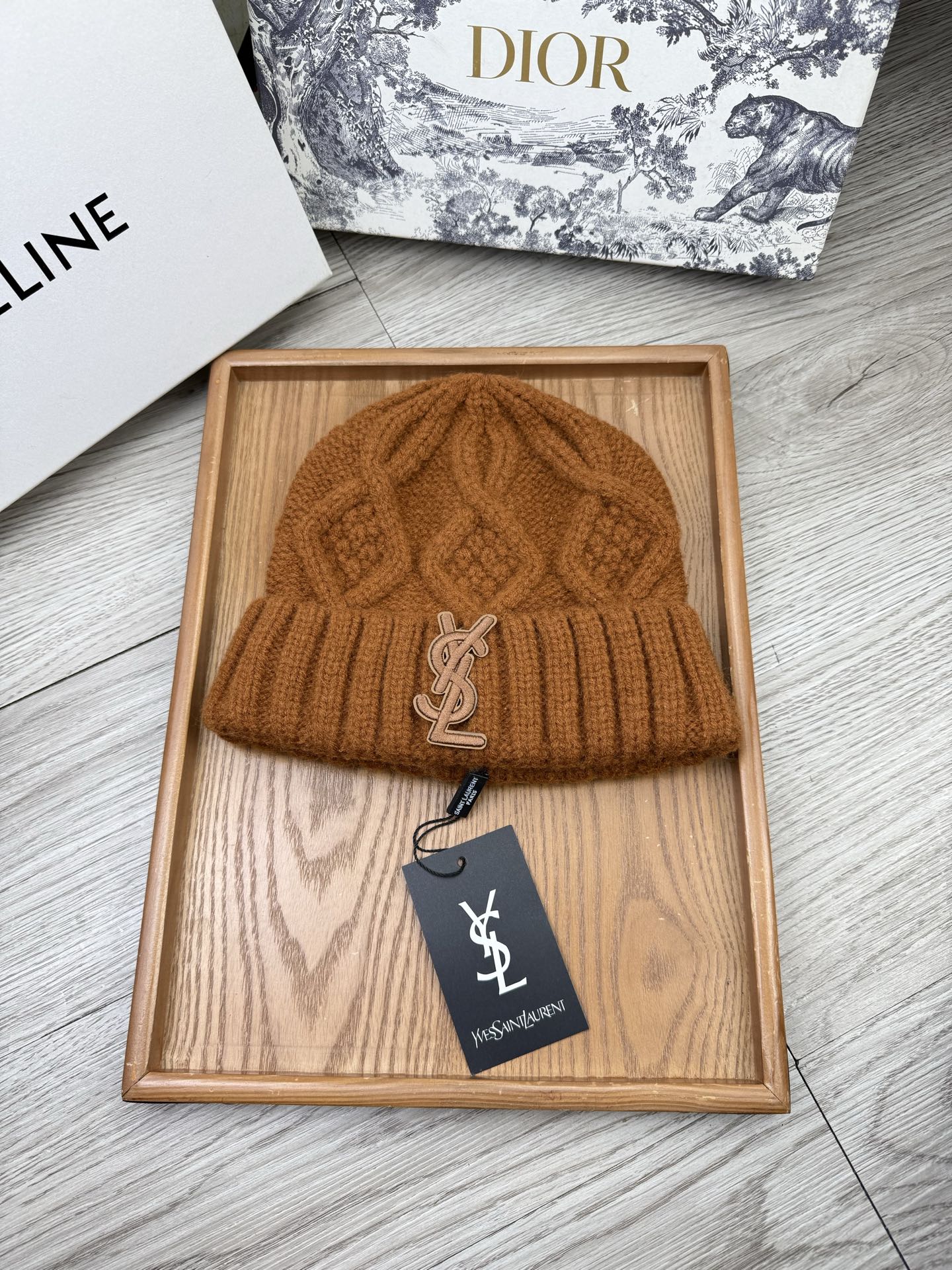 。YSL。福利！【细毛线针织单帽】新款上架，特别实惠的一个系列帽子，面料：细毛线。密度紧致！毛线针织面料