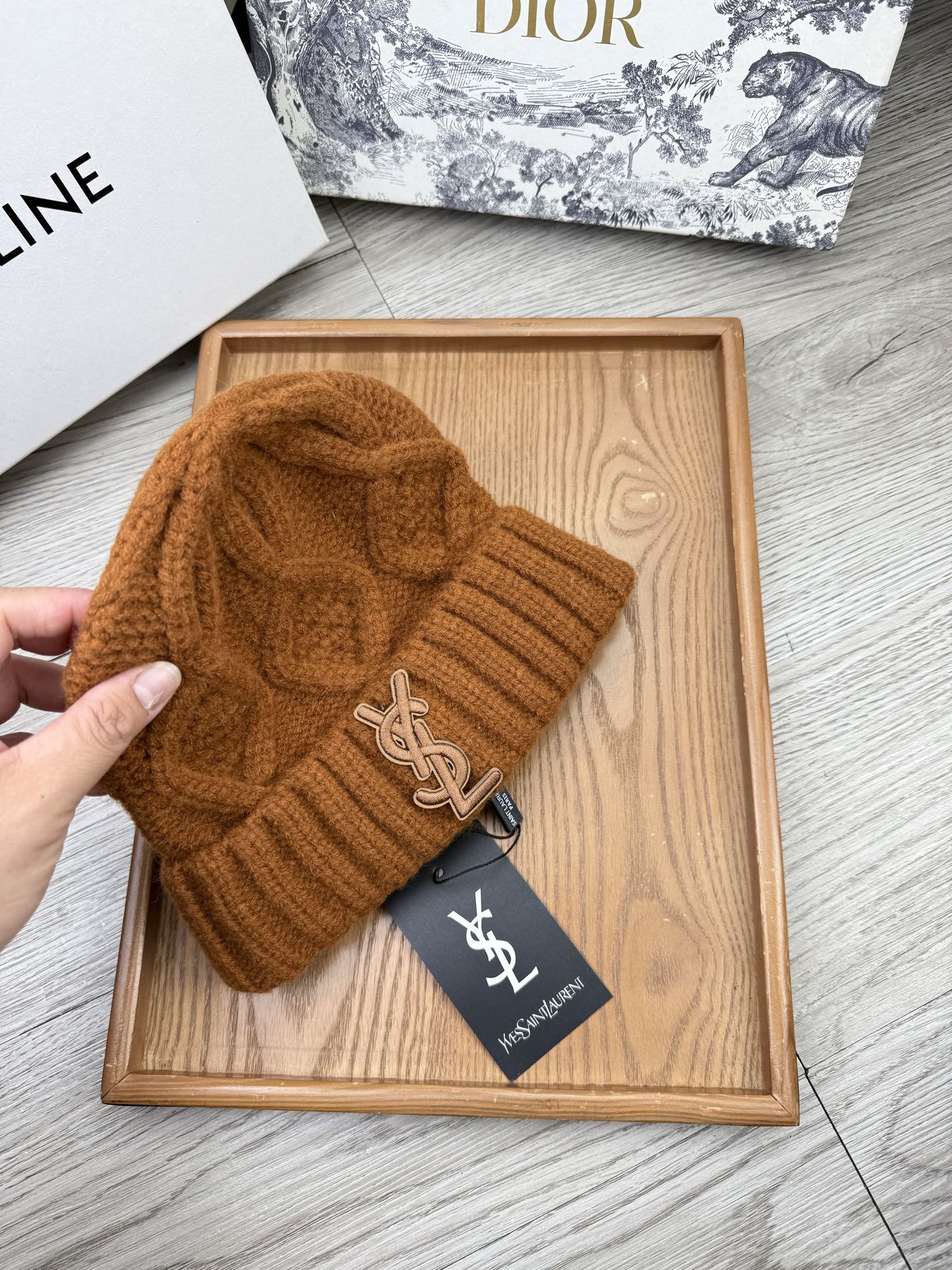 。YSL。福利！【细毛线针织单帽】新款上架，特别实惠的一个系列帽子，面料：细毛线。密度紧致！毛线针织面料