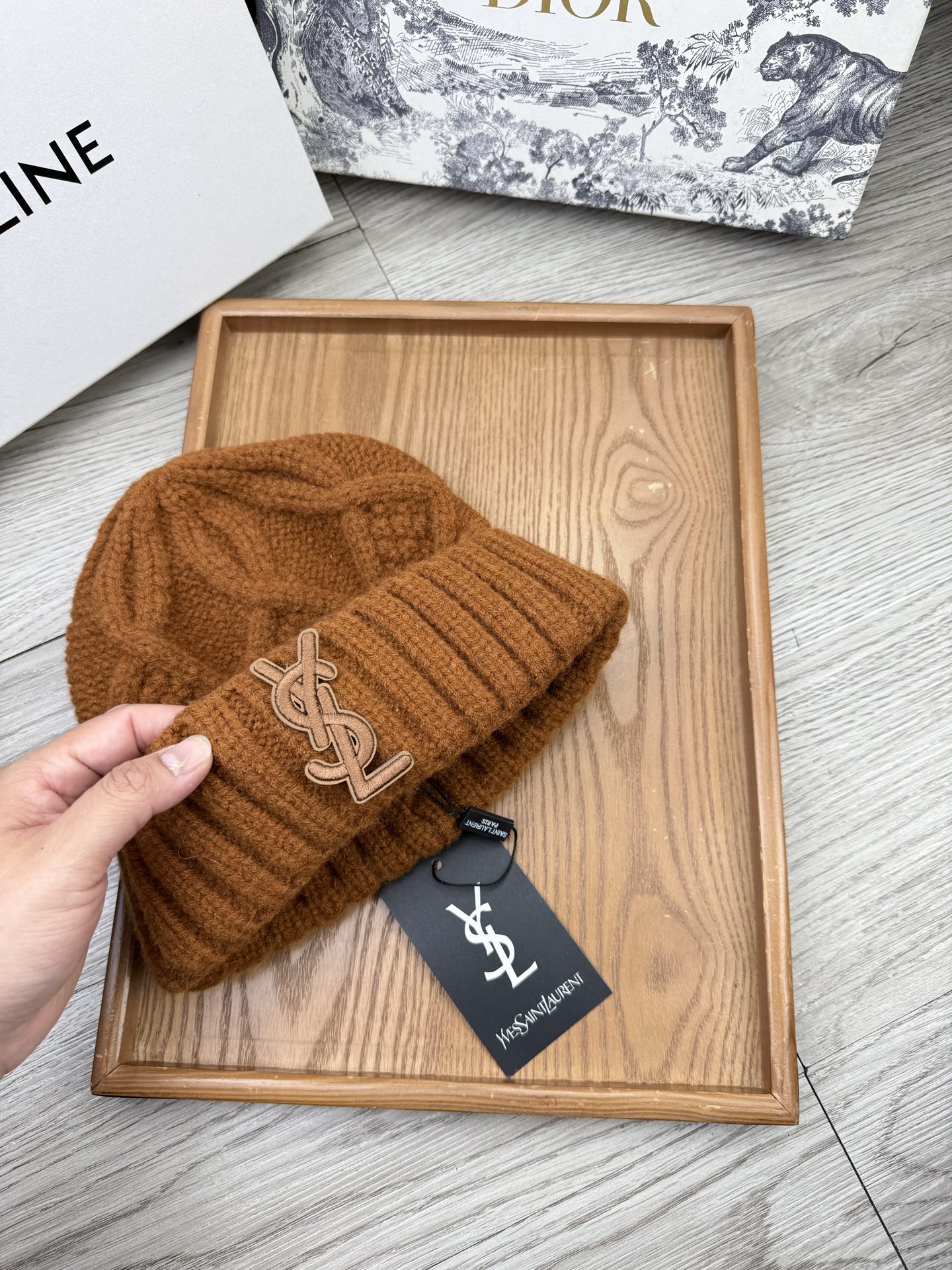 。YSL。福利！【细毛线针织单帽】新款上架，特别实惠的一个系列帽子，面料：细毛线。密度紧致！毛线针织面料