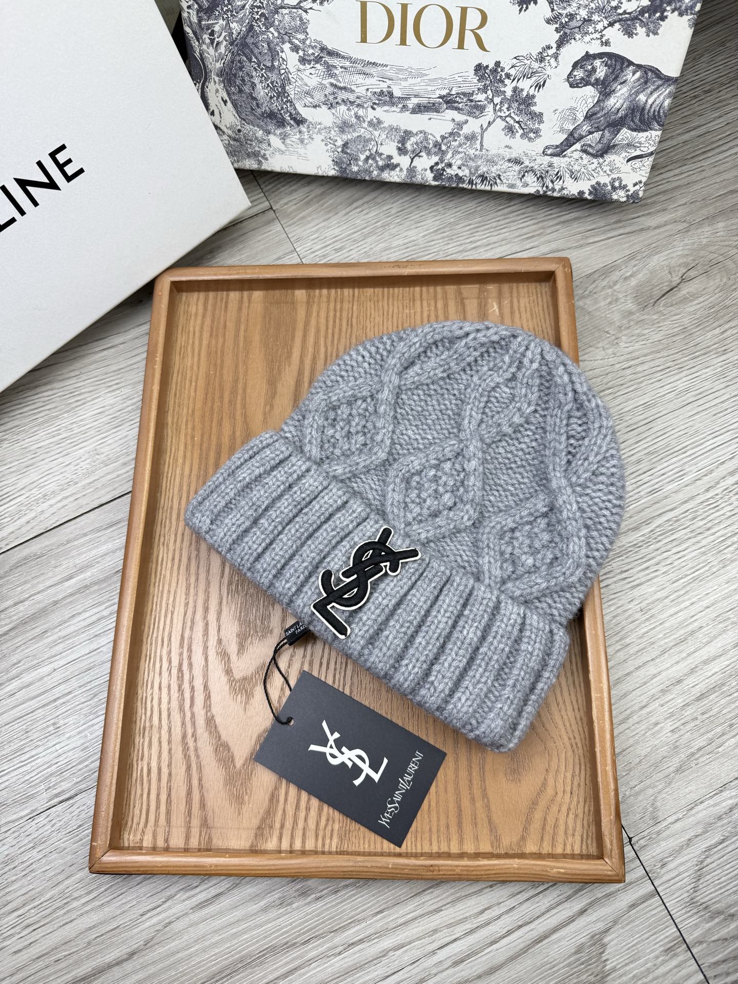 。YSL。福利！【细毛线针织单帽】新款上架，特别实惠的一个系列帽子，面料：细毛线。密度紧致！毛线针织面料