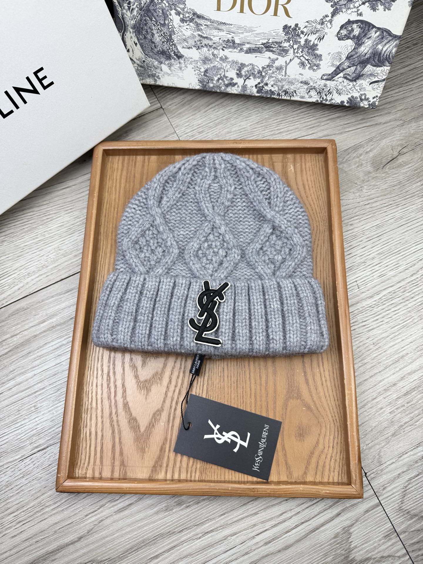 。YSL。福利！【细毛线针织单帽】新款上架，特别实惠的一个系列帽子，面料：细毛线。密度紧致！毛线针织面料