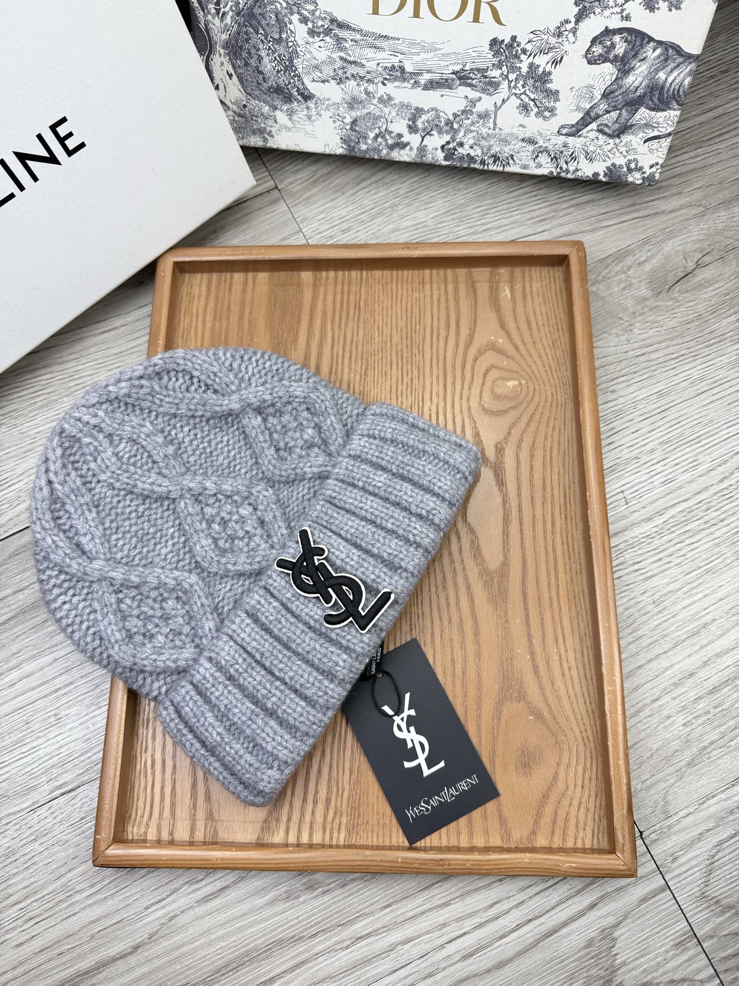 。YSL。福利！【细毛线针织单帽】新款上架，特别实惠的一个系列帽子，面料：细毛线。密度紧致！毛线针织面料