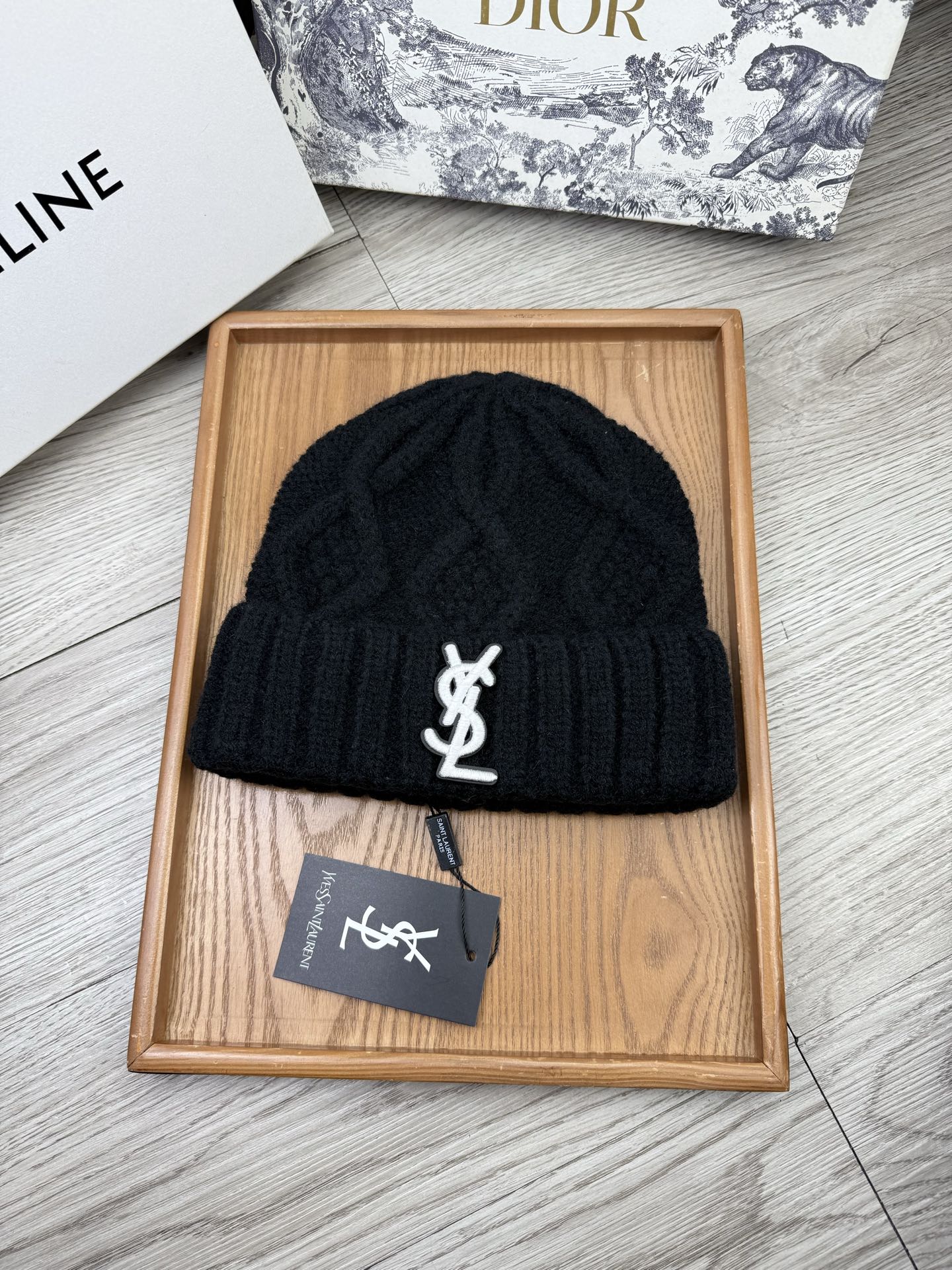 。YSL。福利！【细毛线针织单帽】新款上架，特别实惠的一个系列帽子，面料：细毛线。密度紧致！毛线针织面料