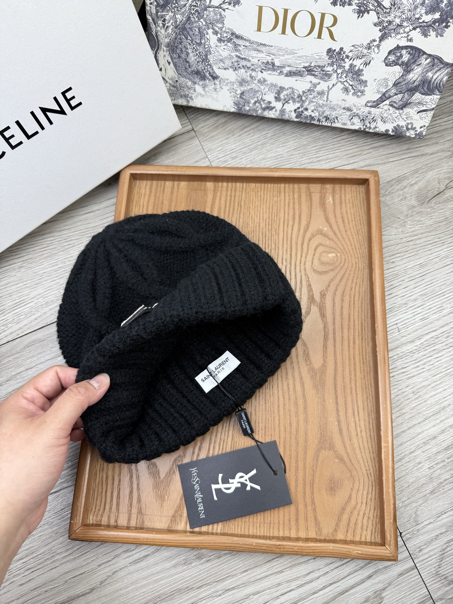 。YSL。福利！【细毛线针织单帽】新款上架，特别实惠的一个系列帽子，面料：细毛线。密度紧致！毛线针织面料