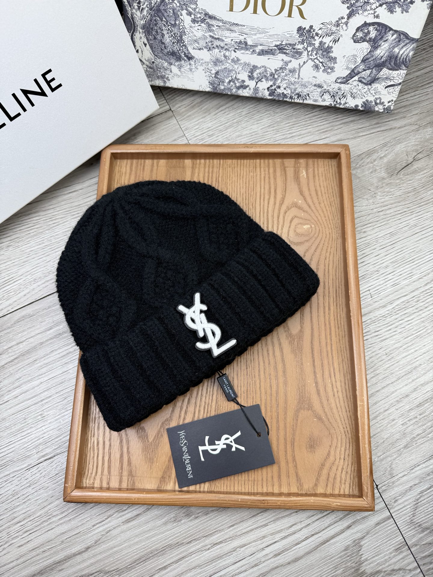 。YSL。福利！【细毛线针织单帽】新款上架，特别实惠的一个系列帽子，面料：细毛线。密度紧致！毛线针织面料