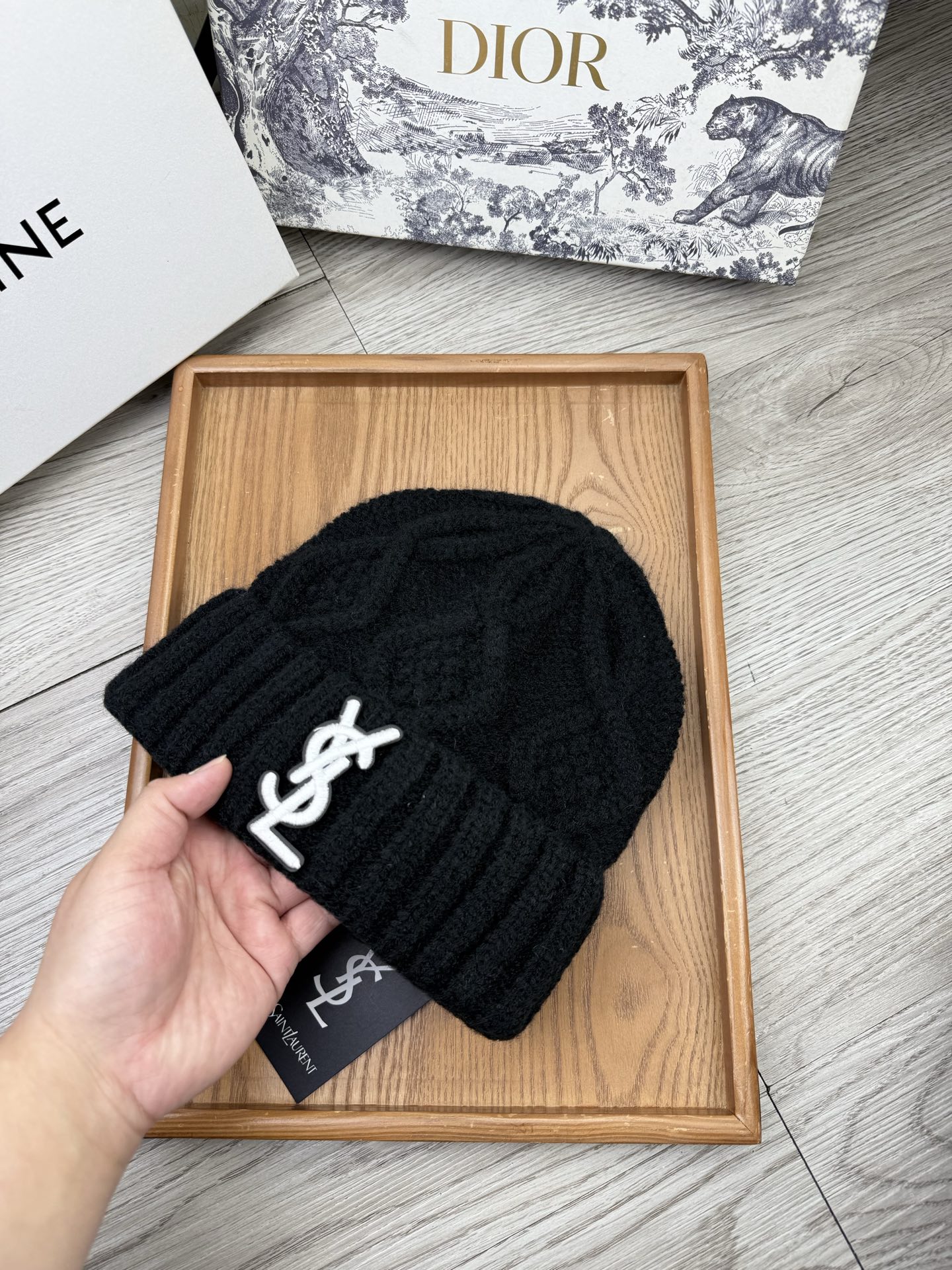 。YSL。福利！【细毛线针织单帽】新款上架，特别实惠的一个系列帽子，面料：细毛线。密度紧致！毛线针织面料