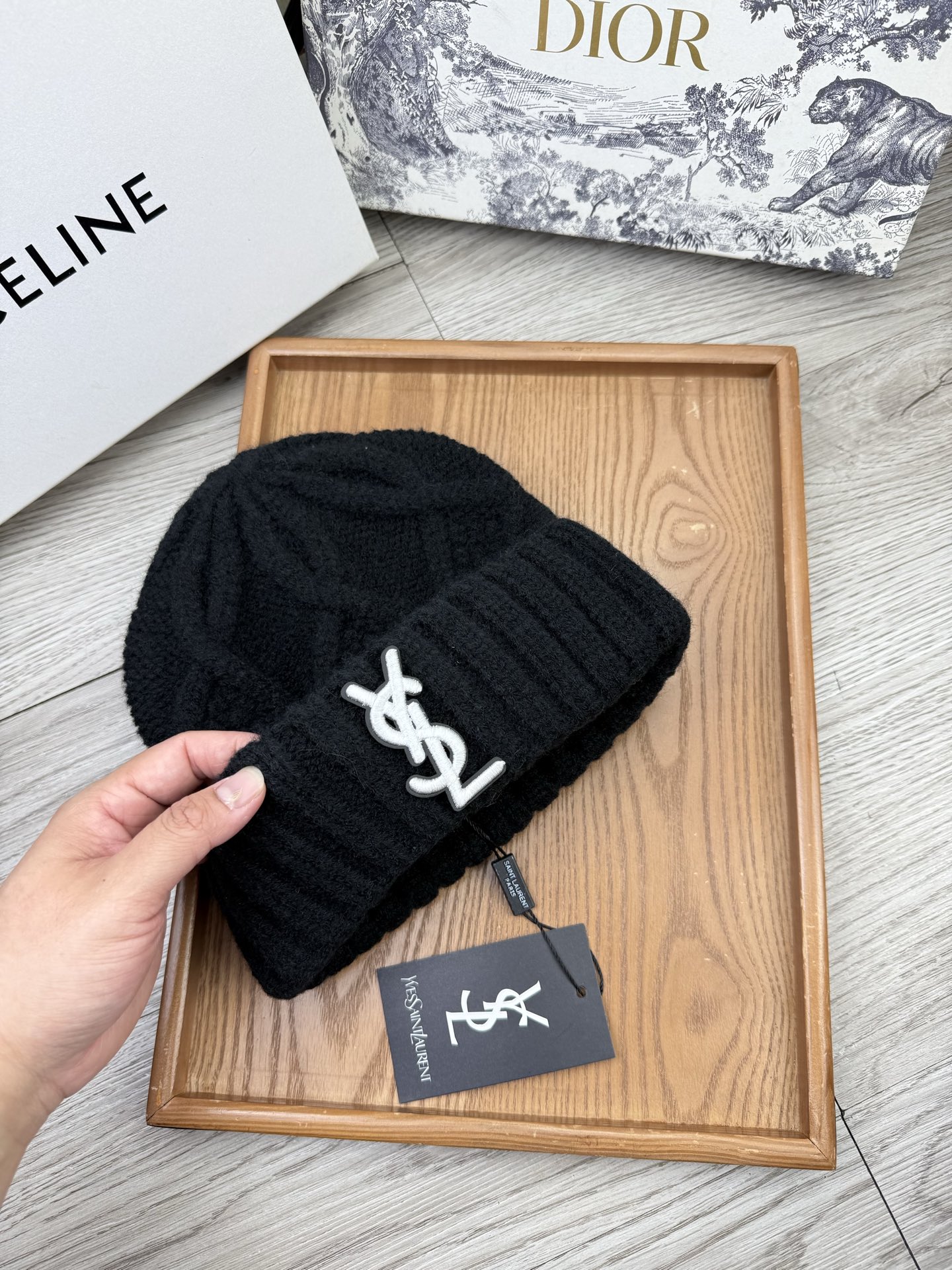 。YSL。福利！【细毛线针织单帽】新款上架，特别实惠的一个系列帽子，面料：细毛线。密度紧致！毛线针织面料