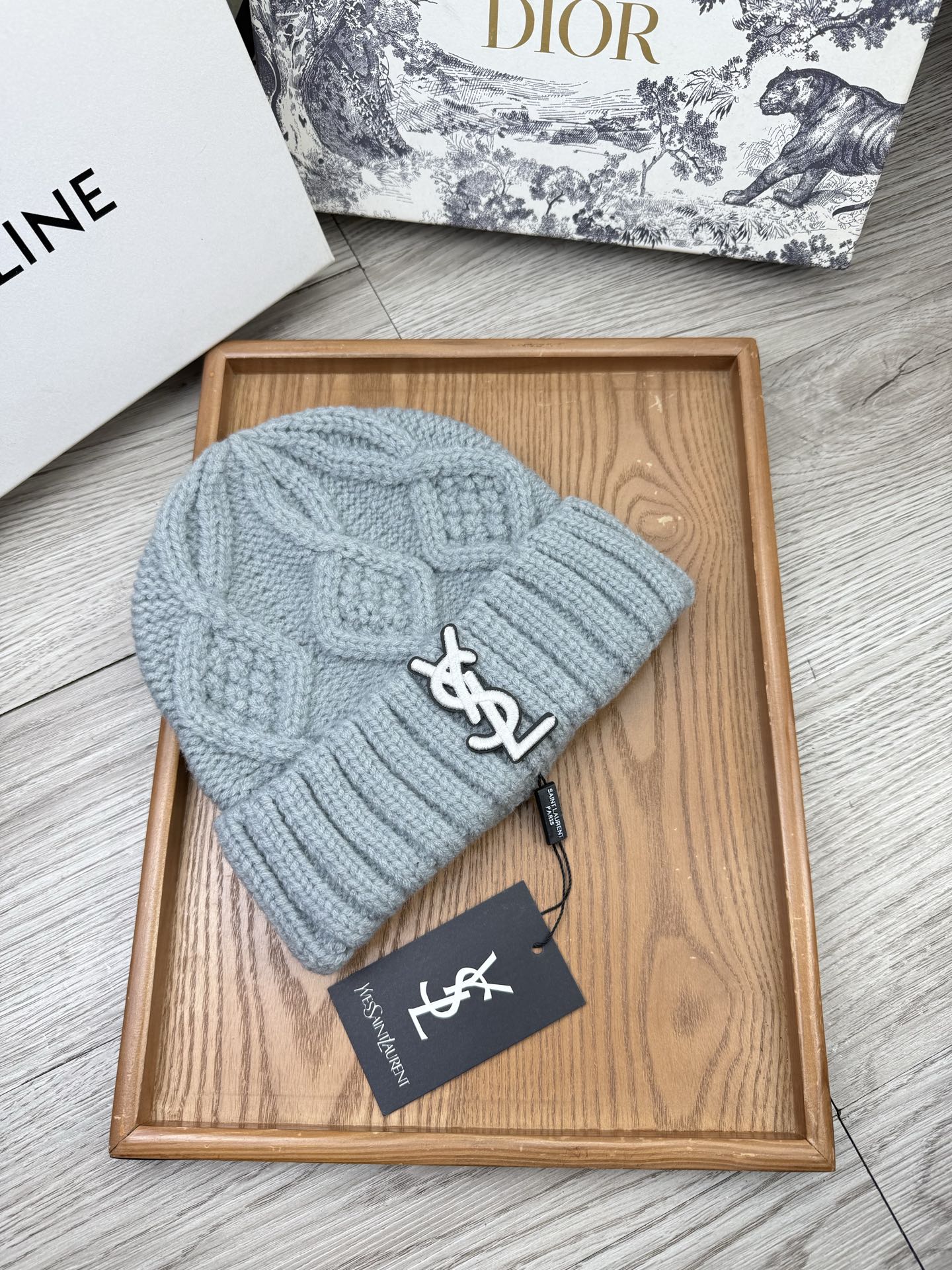 。YSL。福利！【细毛线针织单帽】新款上架，特别实惠的一个系列帽子，面料：细毛线。密度紧致！毛线针织面料