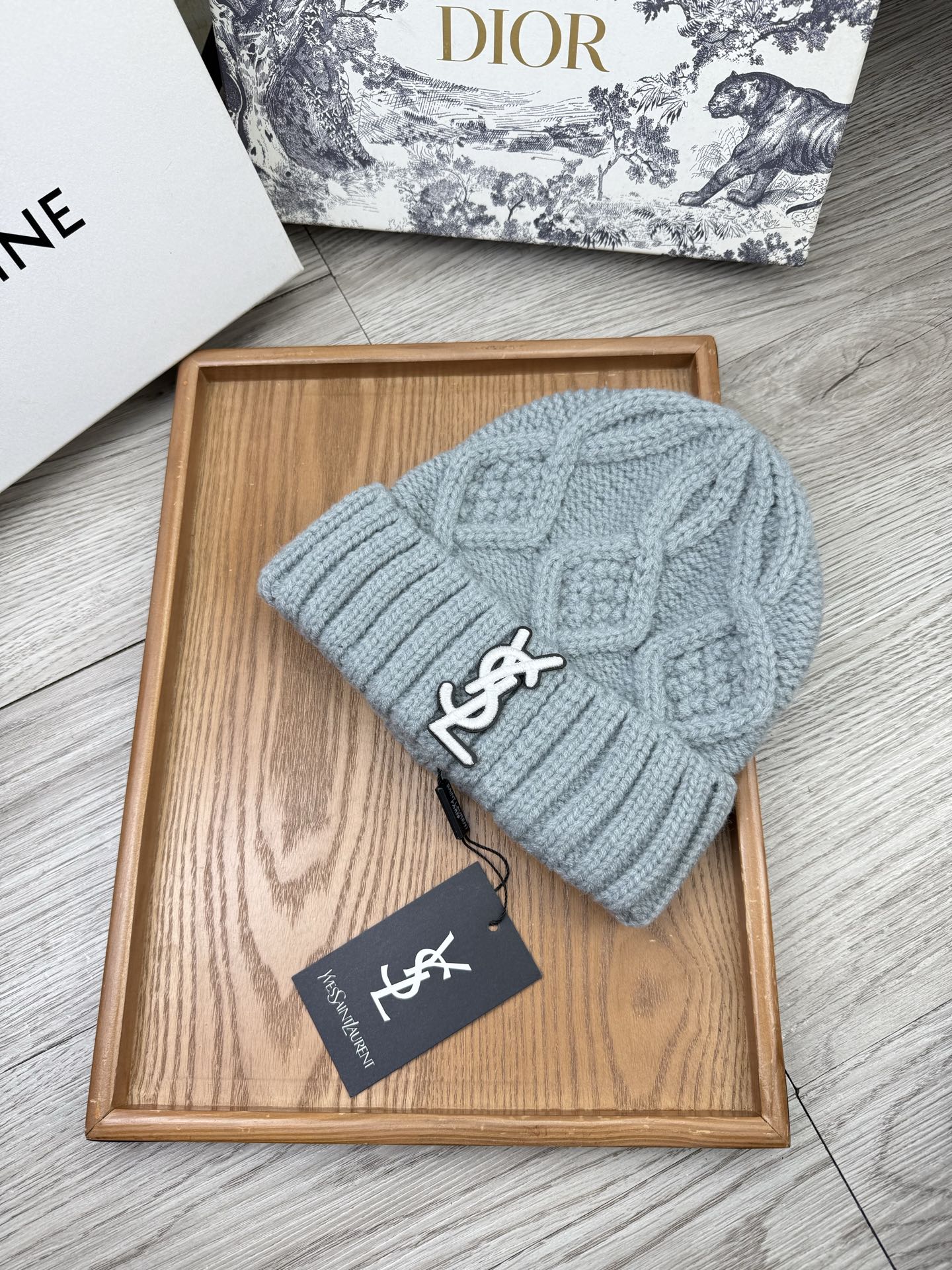 。YSL。福利！【细毛线针织单帽】新款上架，特别实惠的一个系列帽子，面料：细毛线。密度紧致！毛线针织面料