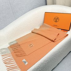 P。 H家。【加宽版-拼色人纹刺绣男士羊绒围巾】怒赞自留,难得的高端男款!家属福利!L非常正的男士围巾~面料大爱,非常柔 P。 H家。【加宽版-拼色人纹刺绣男士羊绒围巾】怒赞自留,难得的高端男款!家属福利!L非常正的男士围巾~面料大爱,非常柔