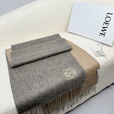 P。Loewe。【刺绣-双面围巾】6个色!感觉有了它真心不会再爱了.QC手里扣下的.真正专柜正品.全部今年最新logo最 P。Loewe。【刺绣-双面围巾】6个色!感觉有了它真心不会再爱了.QC手里扣下的.真正专柜正品.全部今年最新logo最