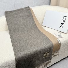 P。Loewe。【刺绣-双面围巾】6个色!感觉有了它真心不会再爱了.QC手里扣下的.真正专柜正品.全部今年最新logo最 P。Loewe。【刺绣-双面围巾】6个色!感觉有了它真心不会再爱了.QC手里扣下的.真正专柜正品.全部今年最新logo最