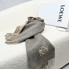 P。Loewe。【刺绣-双面围巾】6个色!感觉有了它真心不会再爱了.QC手里扣下的.真正专柜正品.全部今年最新logo最 P。Loewe。【刺绣-双面围巾】6个色!感觉有了它真心不会再爱了.QC手里扣下的.真正专柜正品.全部今年最新logo最
