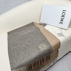 P。Loewe。【刺绣-双面围巾】6个色!感觉有了它真心不会再爱了.QC手里扣下的.真正专柜正品.全部今年最新logo最 P。Loewe。【刺绣-双面围巾】6个色!感觉有了它真心不会再爱了.QC手里扣下的.真正专柜正品.全部今年最新logo最