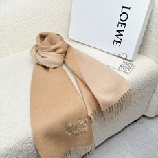 P。Loewe。【刺绣-双面围巾】6个色!感觉有了它真心不会再爱了.QC手里扣下的.真正专柜正品.全部今年最新logo最 P。Loewe。【刺绣-双面围巾】6个色!感觉有了它真心不会再爱了.QC手里扣下的.真正专柜正品.全部今年最新logo最
