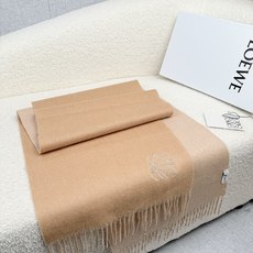 P。Loewe。【刺绣-双面围巾】6个色!感觉有了它真心不会再爱了.QC手里扣下的.真正专柜正品.全部今年最新logo最 P。Loewe。【刺绣-双面围巾】6个色!感觉有了它真心不会再爱了.QC手里扣下的.真正专柜正品.全部今年最新logo最