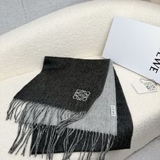 P。Loewe。【刺绣-双面围巾】6个色!感觉有了它真心不会再爱了.QC手里扣下的.真正专柜正品.全部今年最新logo最 P。Loewe。【刺绣-双面围巾】6个色!感觉有了它真心不会再爱了.QC手里扣下的.真正专柜正品.全部今年最新logo最